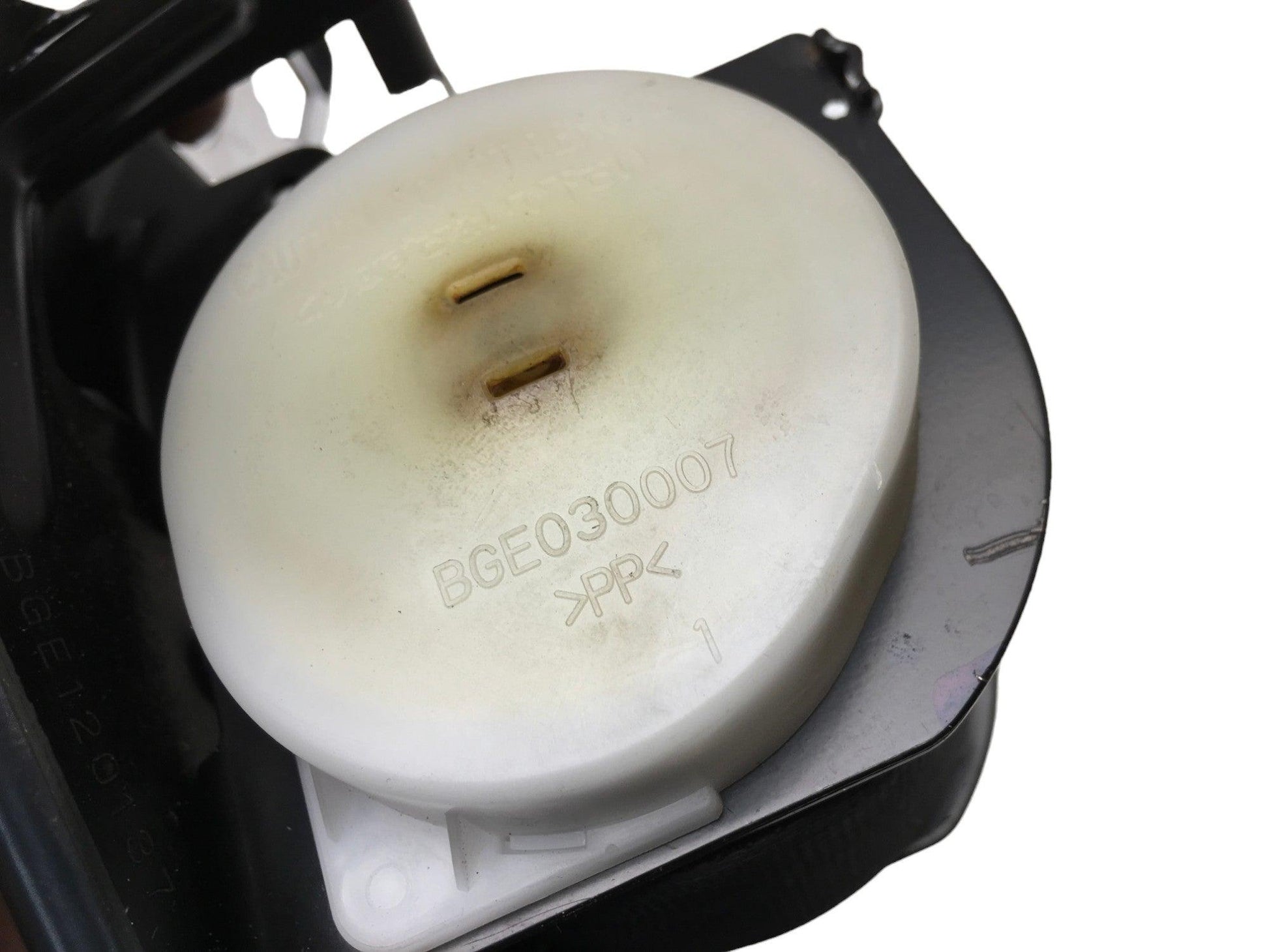 Cinturon trasero central Mazda 5 - BGE030007