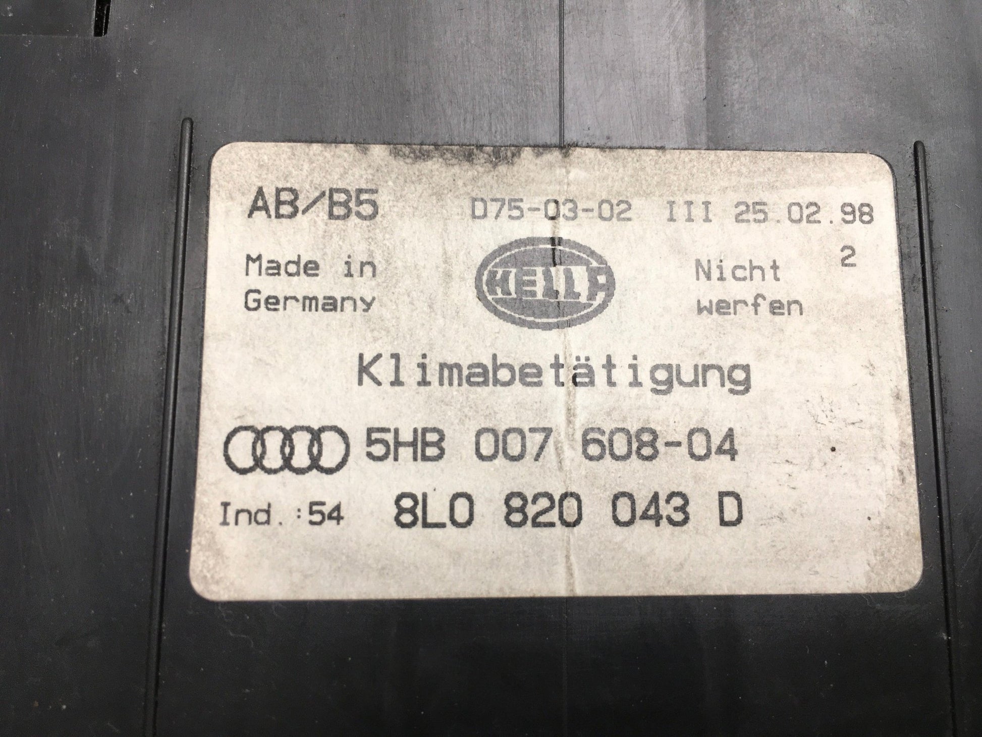 Climatizador Audi A3 8L Audi A4 B5 - 8L0820043D