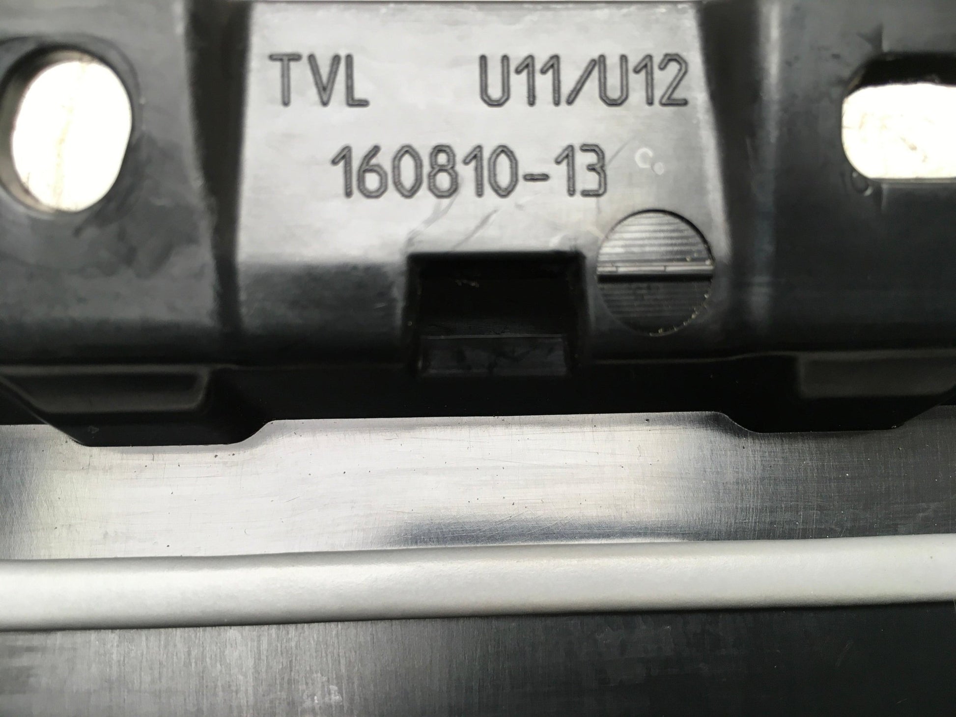 Columna exterior puerta del izq BMW X1 U11 - 160810-13