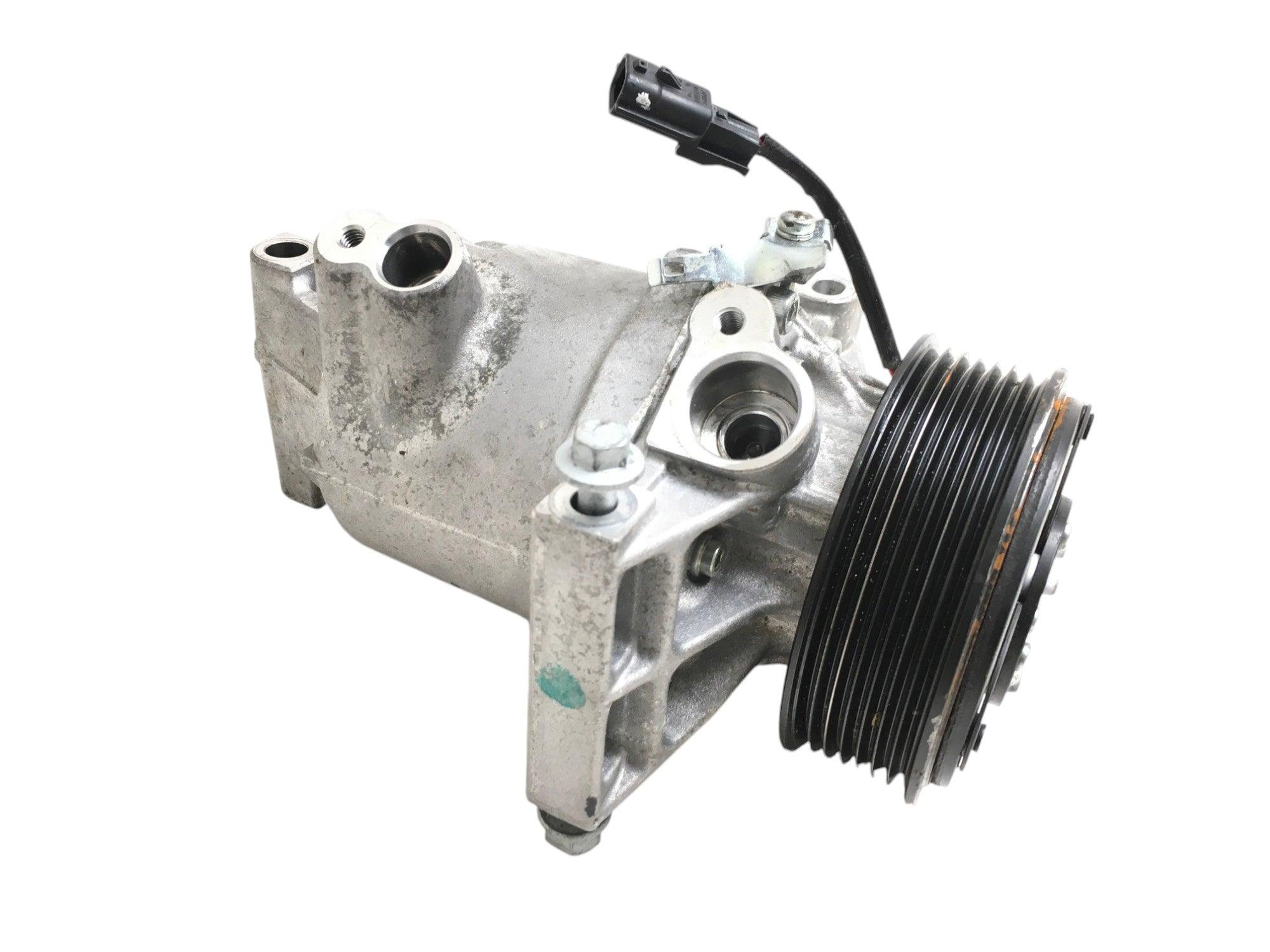 Compresor A/C Dacia 926008469R - 926008469R