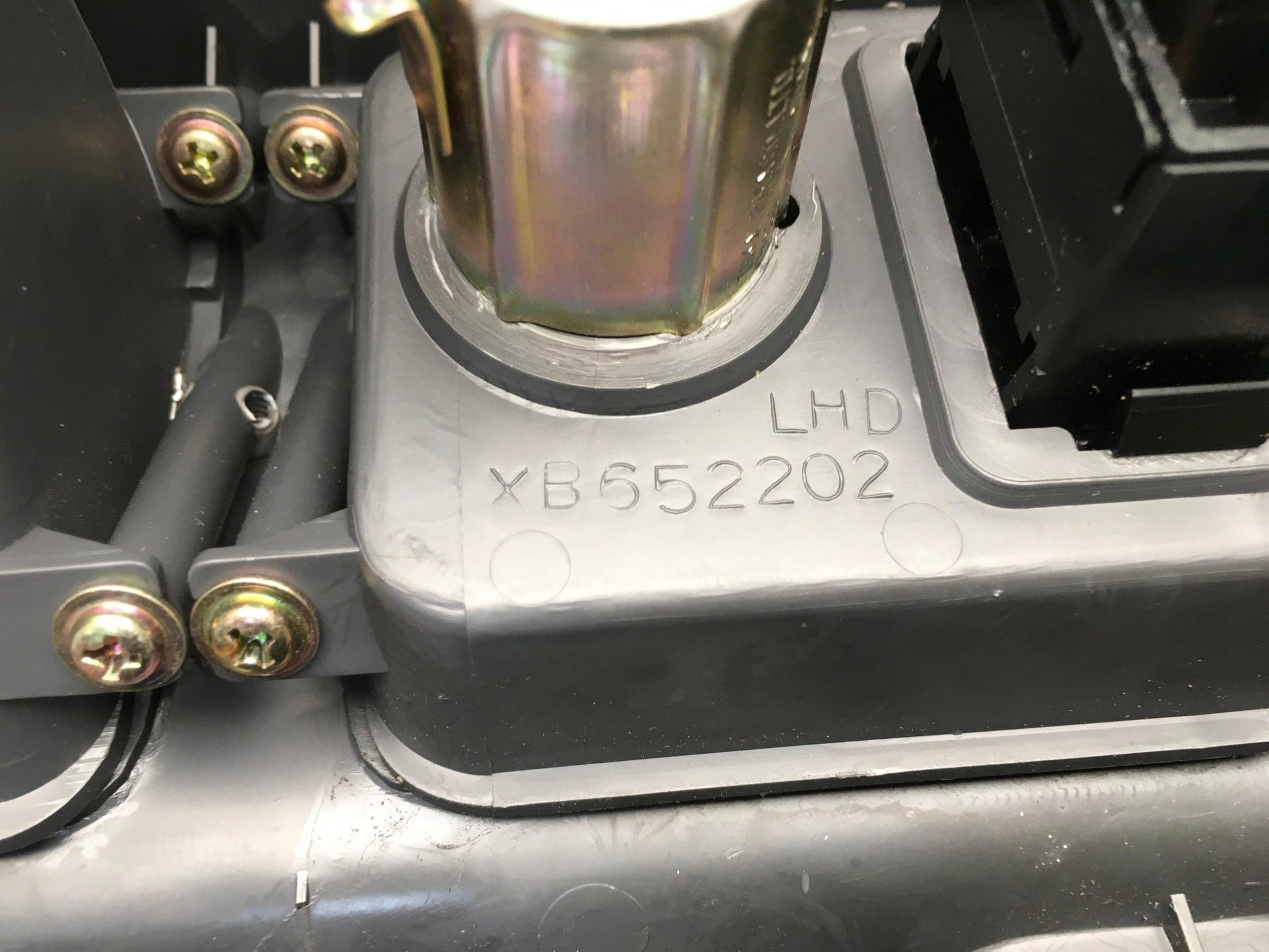 Consola central Mitsubishi Pajero II - MB878217 _