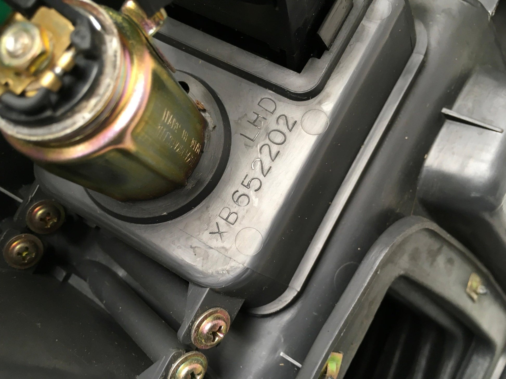 Consola central Mitsubishi Pajero II - MB878217