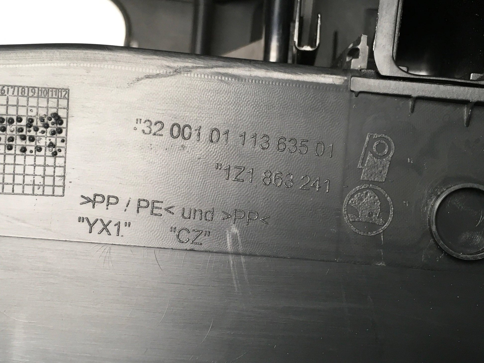 Consola central Skoda Octavia II 1Z - 1Z1863241