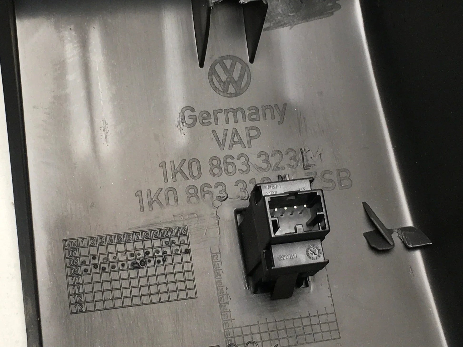 Consola central VW 1K0863323