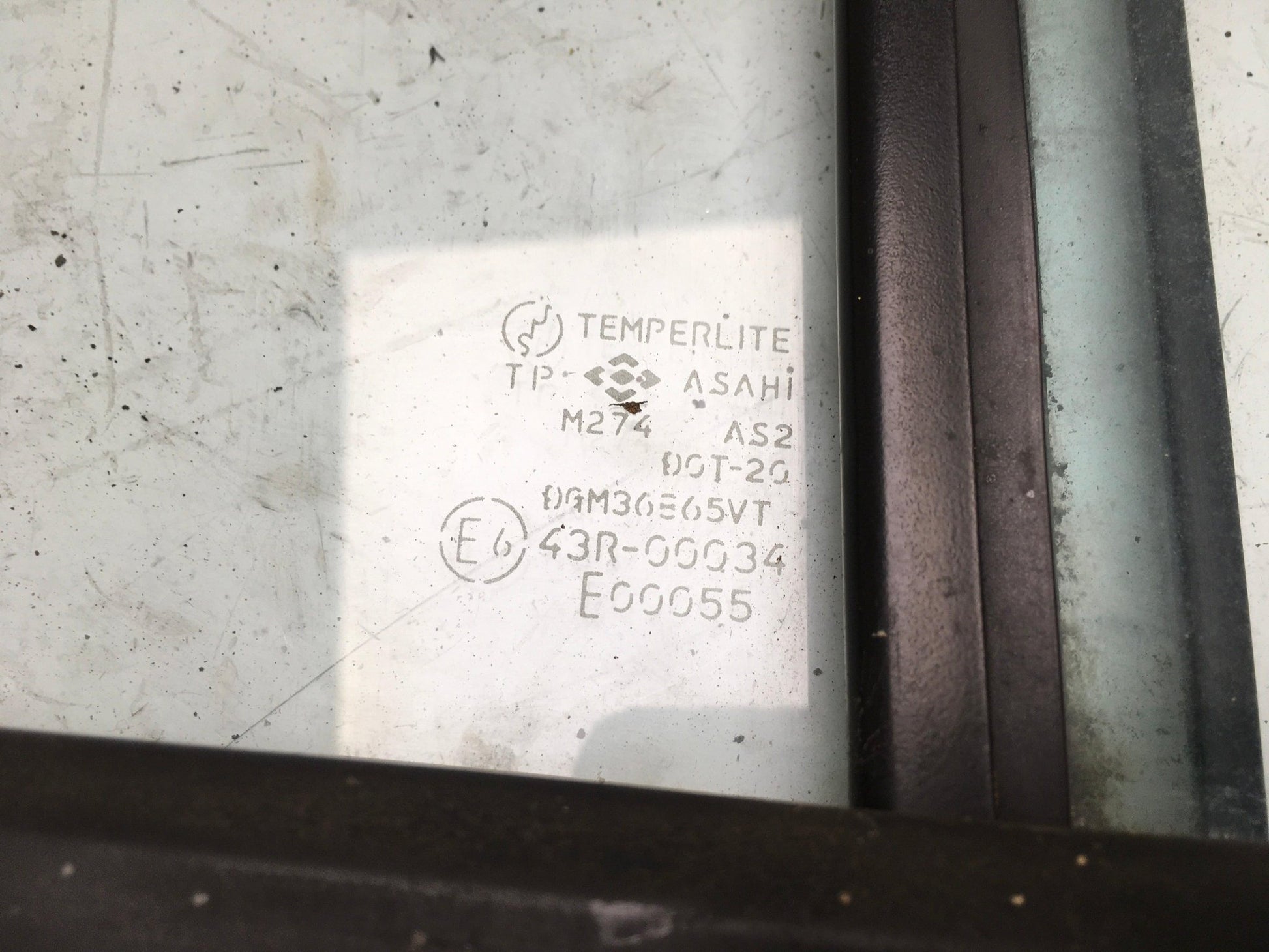 Cristal tra dcha Mitsubishi Montero L040 - DGM36E65VT _