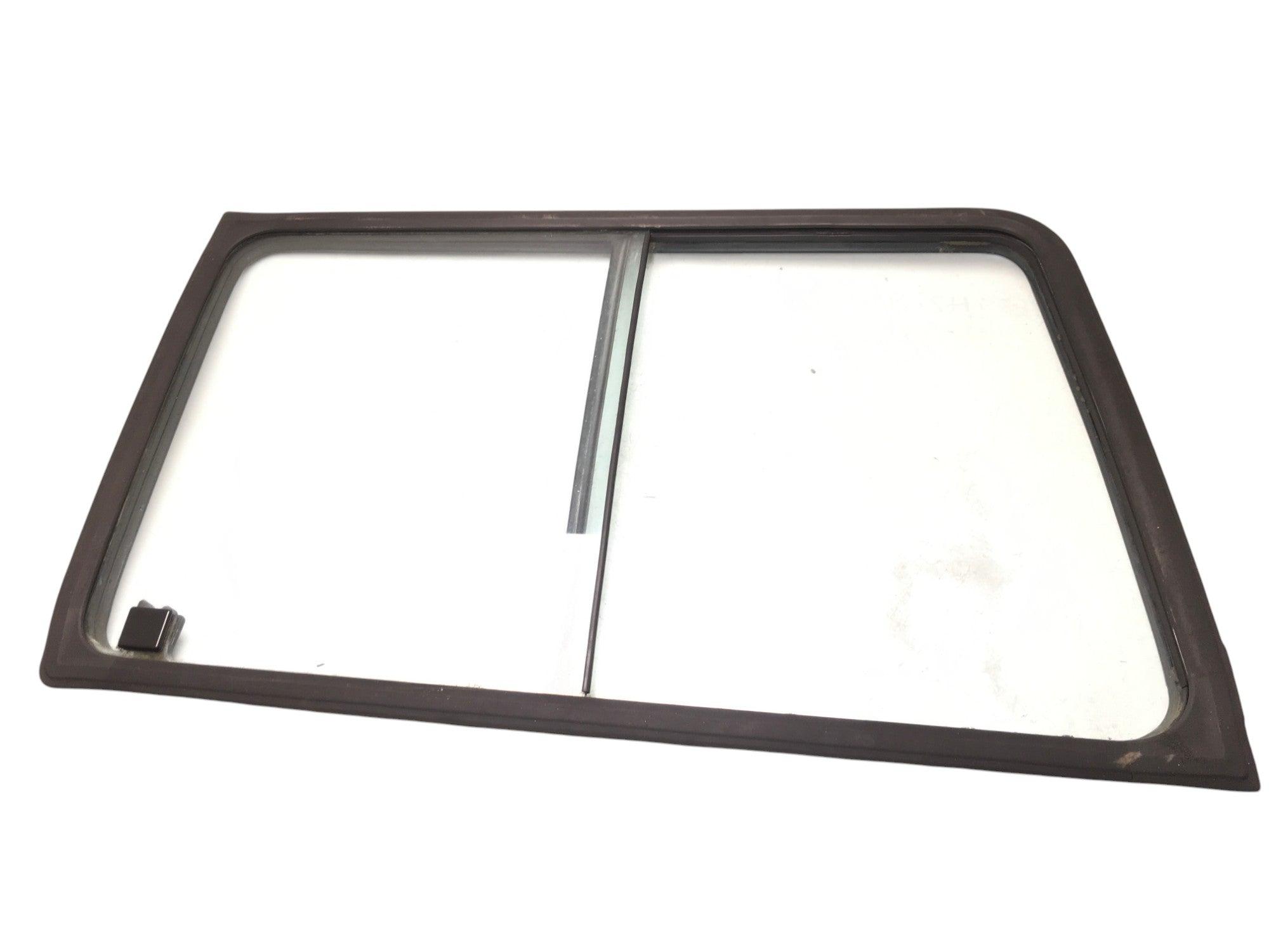 Cristal tra izq Mitsubishi Montero L040 - DGM36E65VT