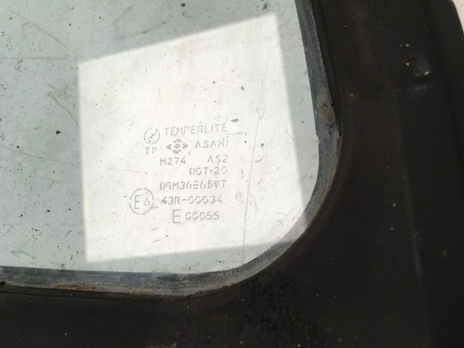 Cristal tra izq Mitsubishi Montero L040 - DGM36E65VT