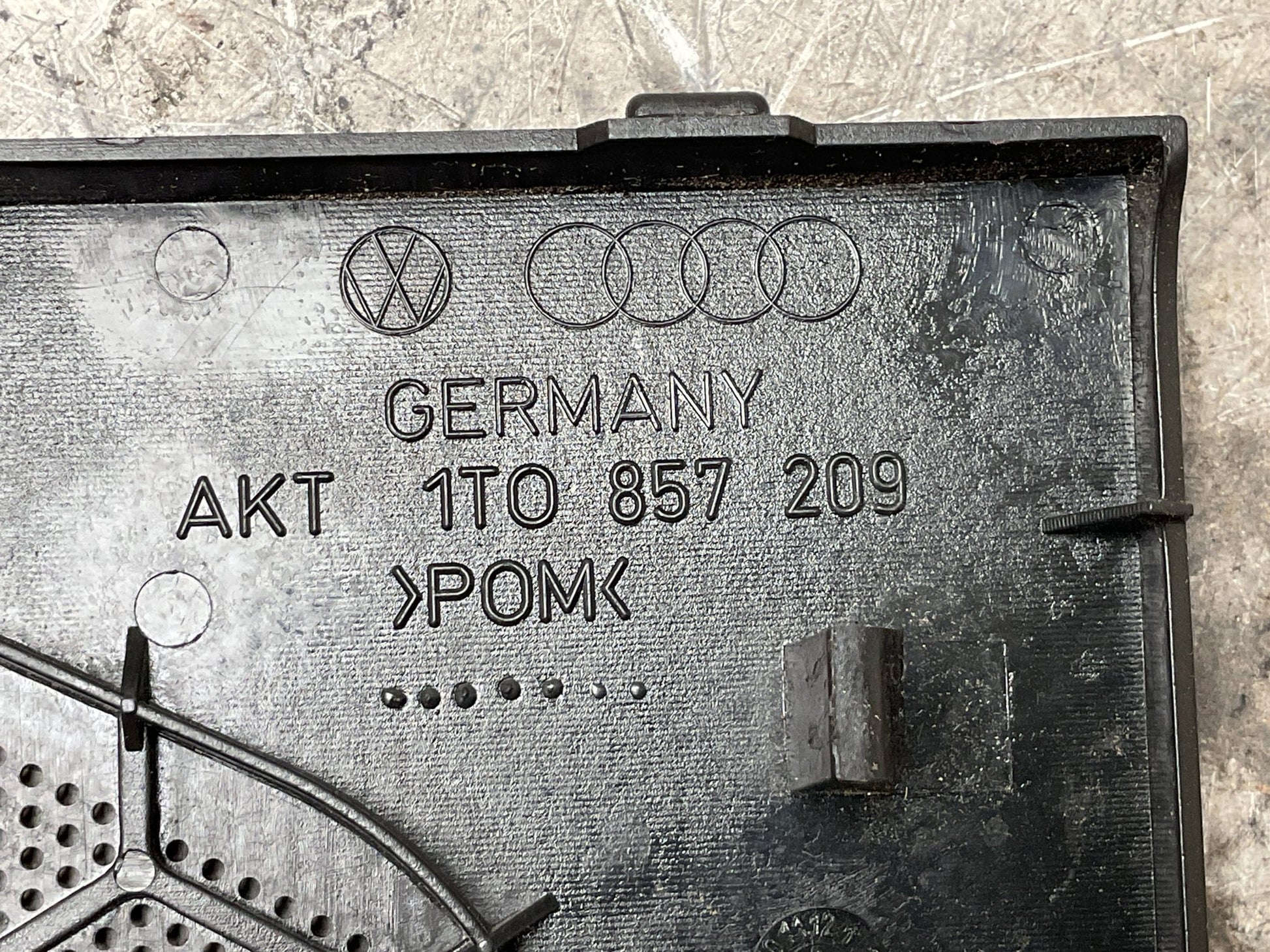 Cubierta Altavoz del izq VW Touran 03-15 - 1T0857209