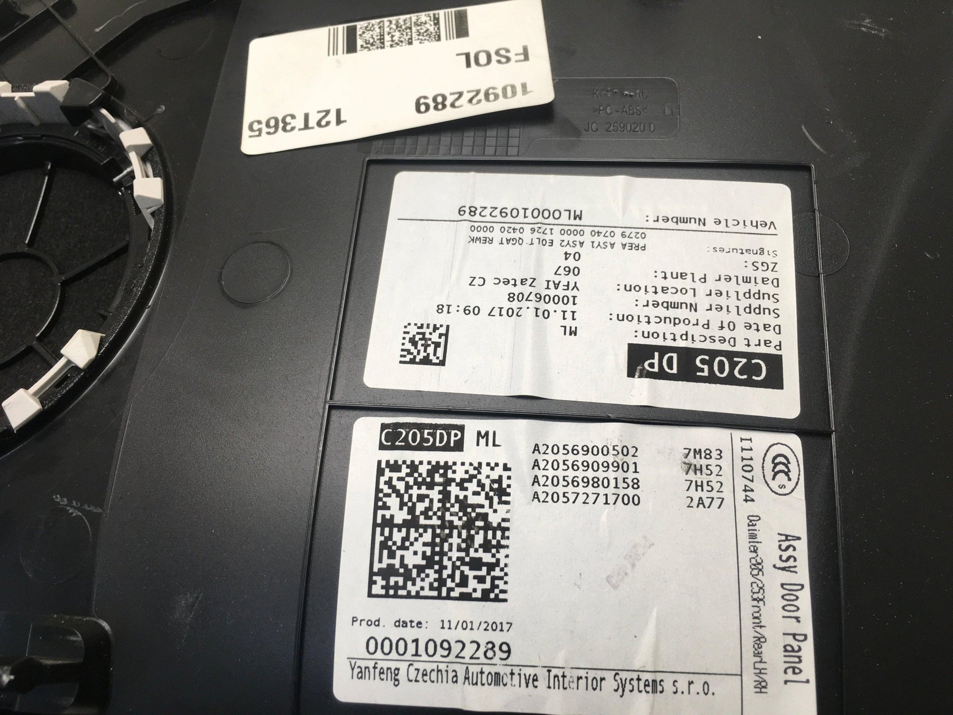 Cubierta Bocina tra izq Mercedes W205 - A2056900502