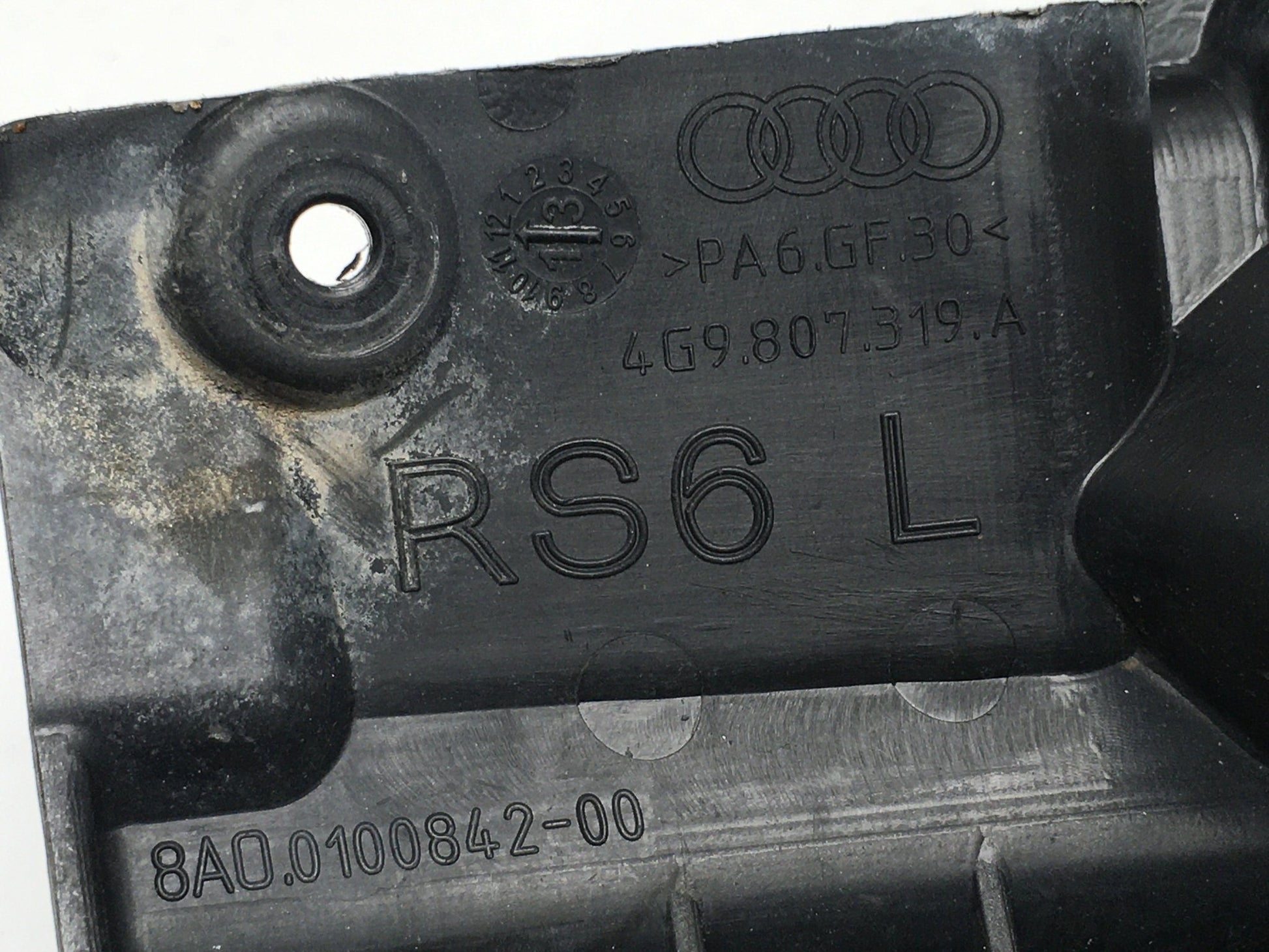 Cubierta escape izquierda RS6 4G - 4G9807319A