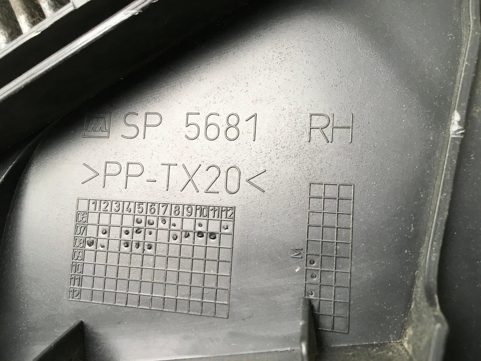 Cubierta filtro aire izq BMW E90 - 9136178