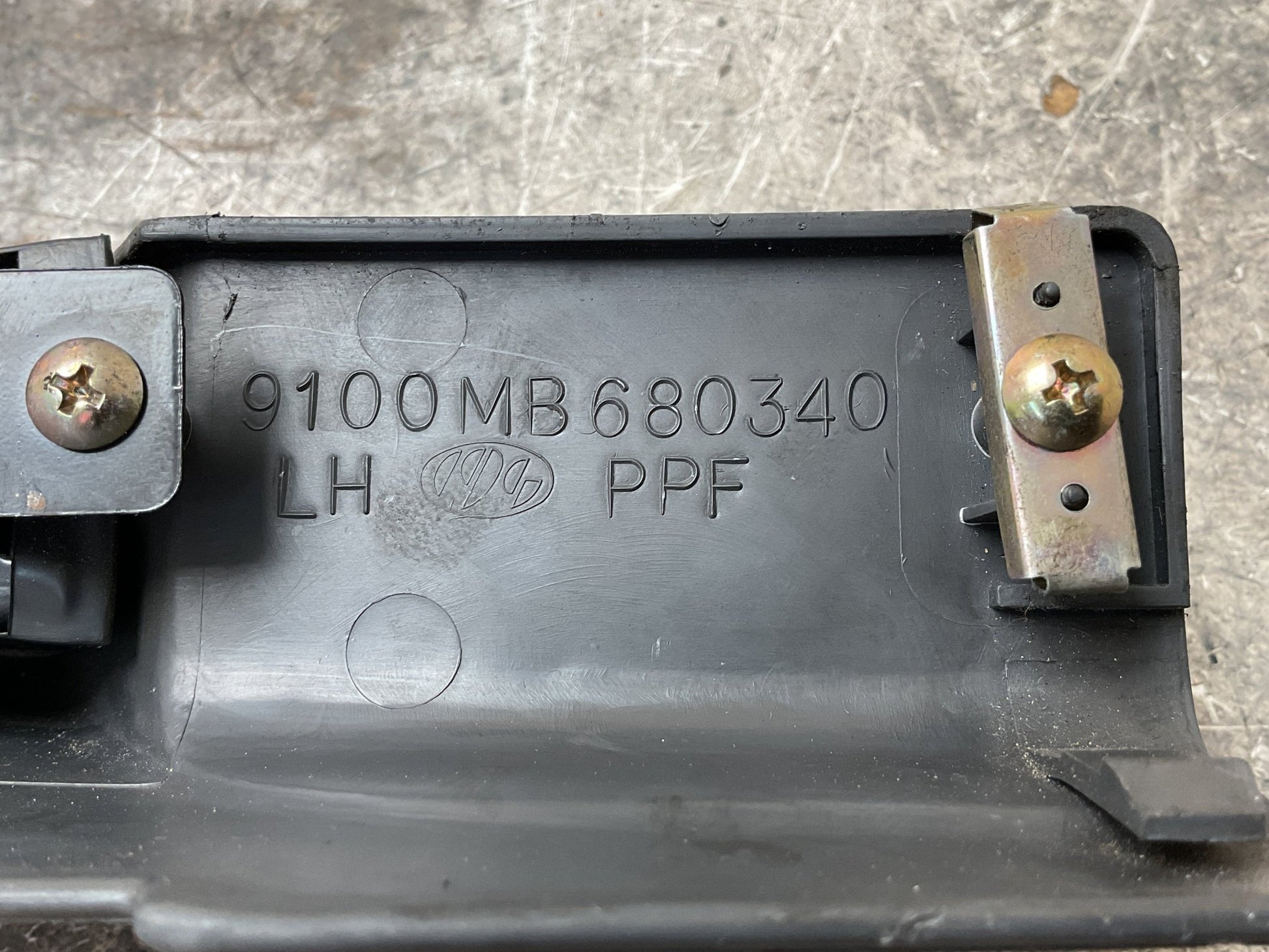 Cubierta freno mano Mitsubishi Pajero 91 - 00 - MB680340