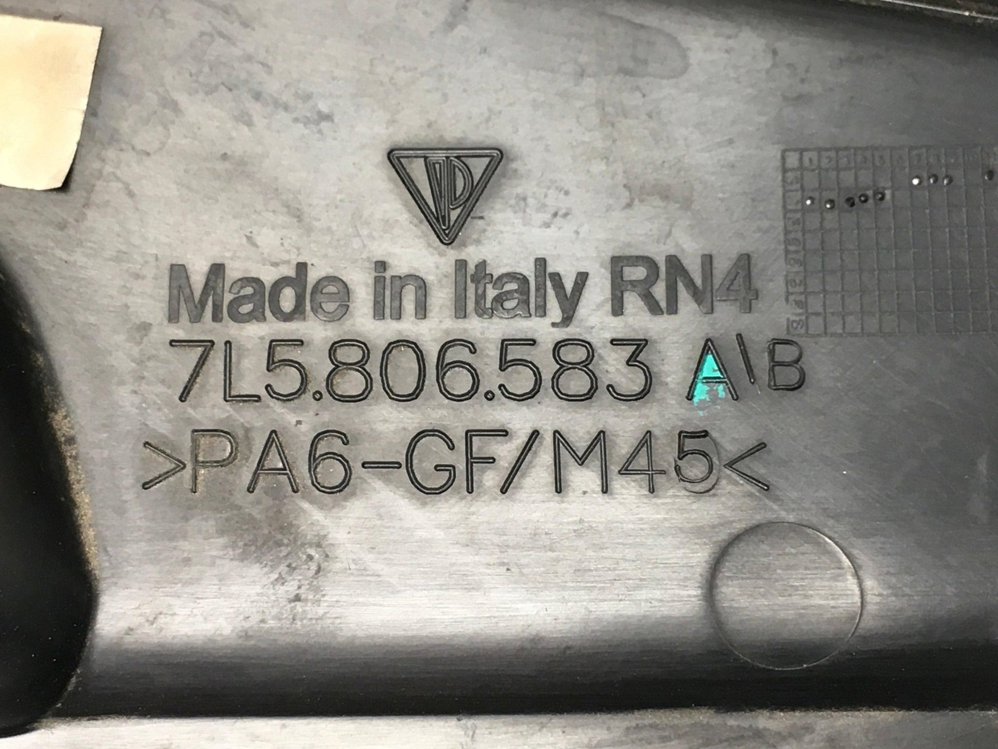 Cubierta izquierda motor Porsche Cayenne 955 - 7L5806583A