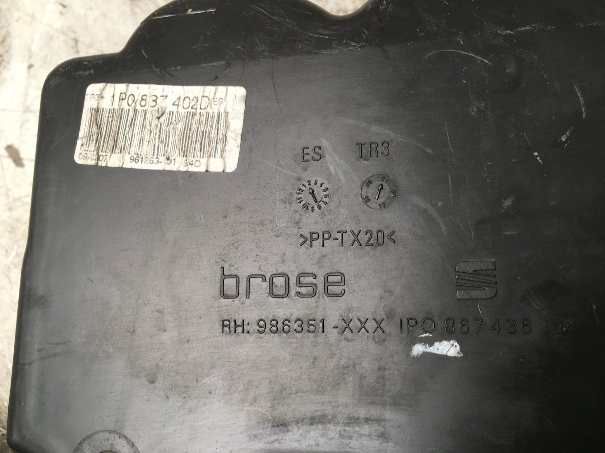 Cubierta Motor Elevalunas del dcho Seat Leon II 1P - 1P0837402D _