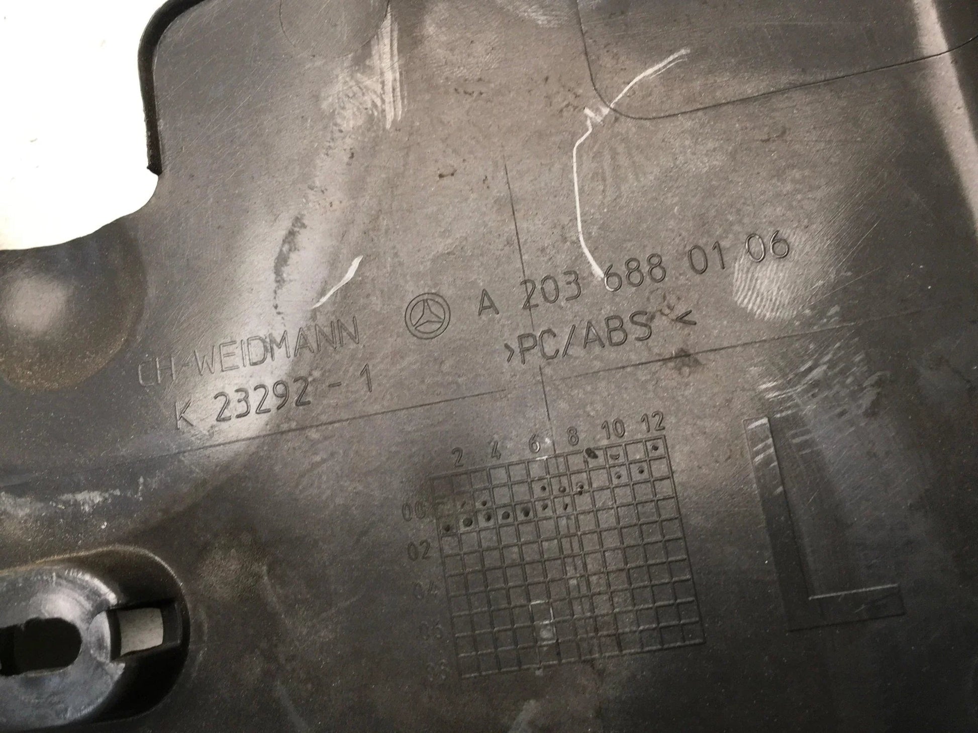 Cubierta piso izquierda Mercedes W203