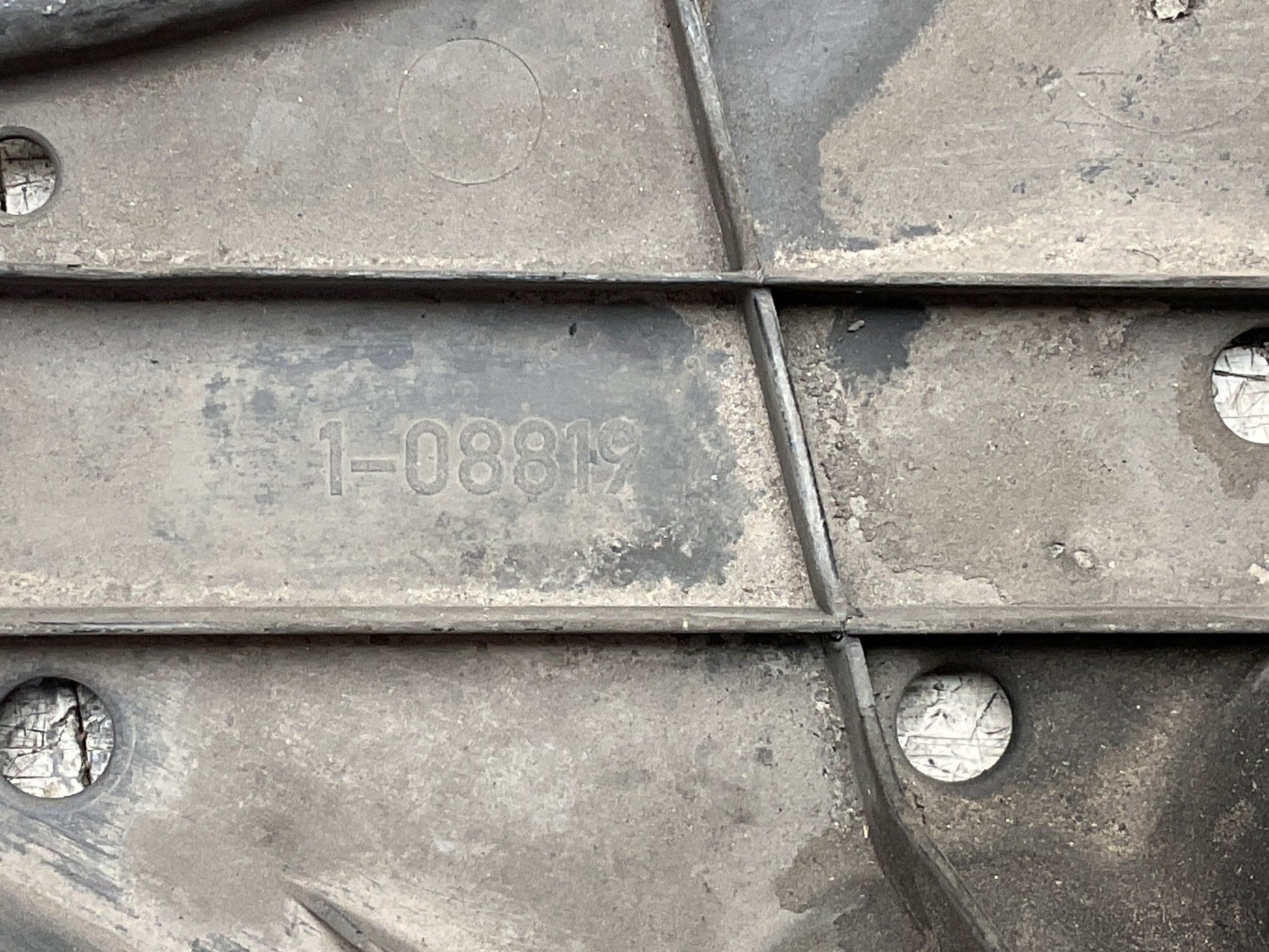 Cubre bajos izq Toyota Auris 12-18 - 5762802100