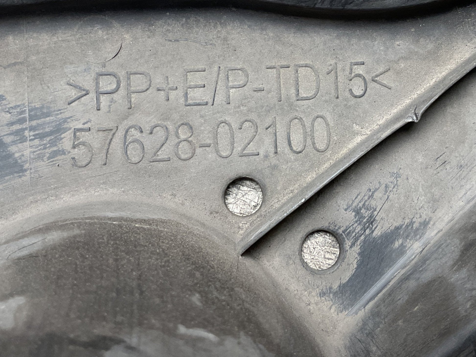 Cubre bajos izq Toyota Auris 12-18 - 5762802100