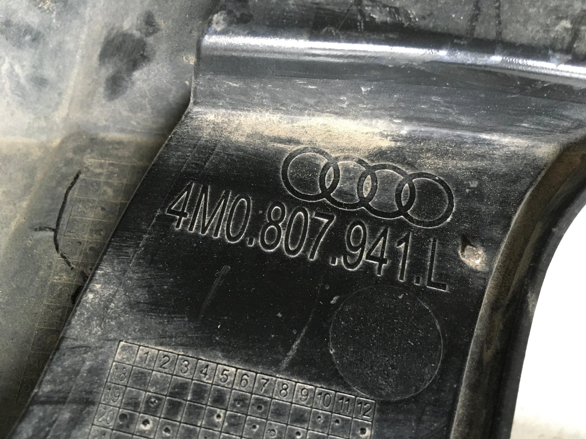 Difusor paragolpes trasero Audi Q7 4M Fase 2 - 4M0807941L