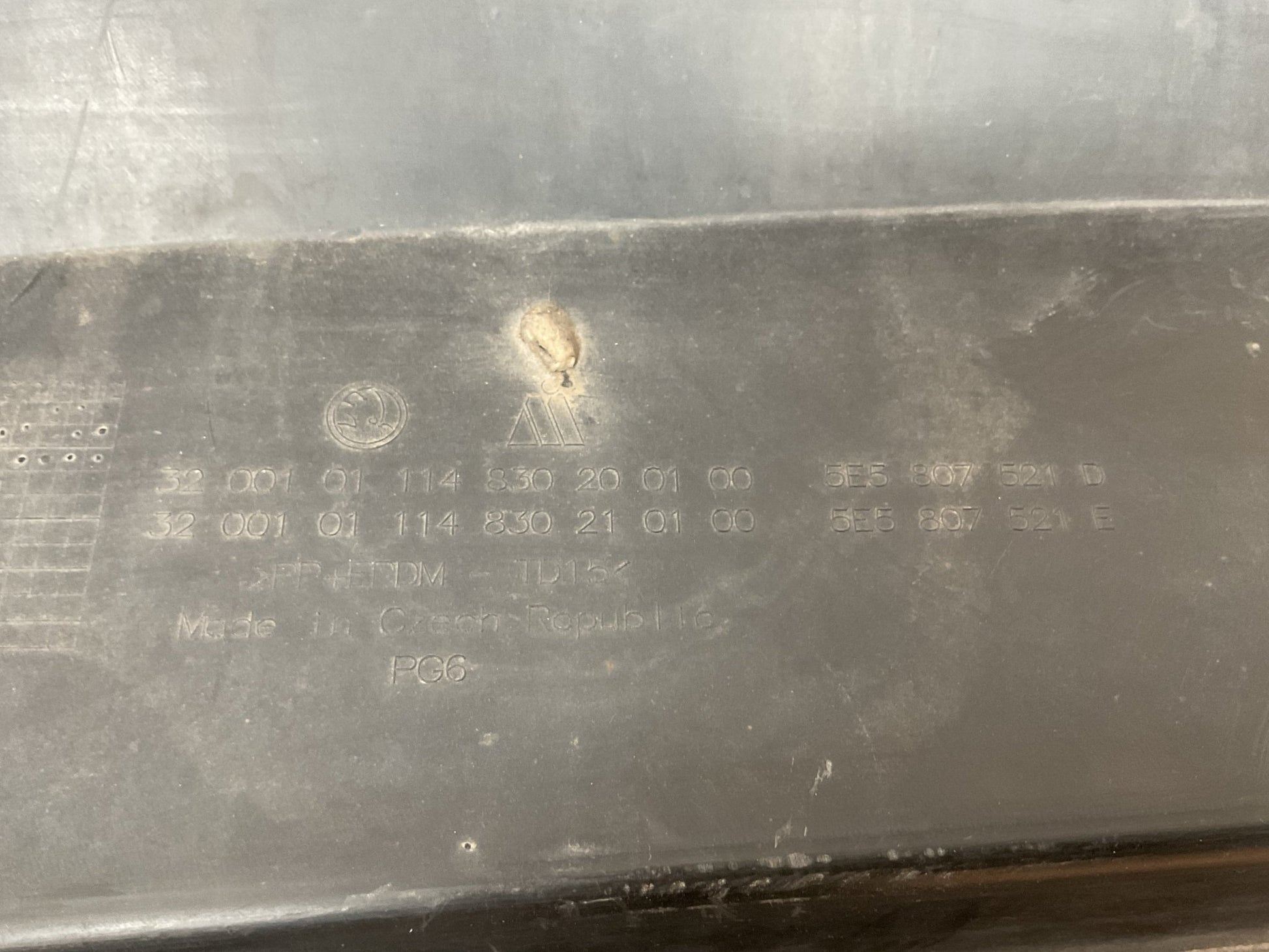 Difusor paragolpes trasero Skoda Octavia RS 2014 - 2024 - 5E5807521D