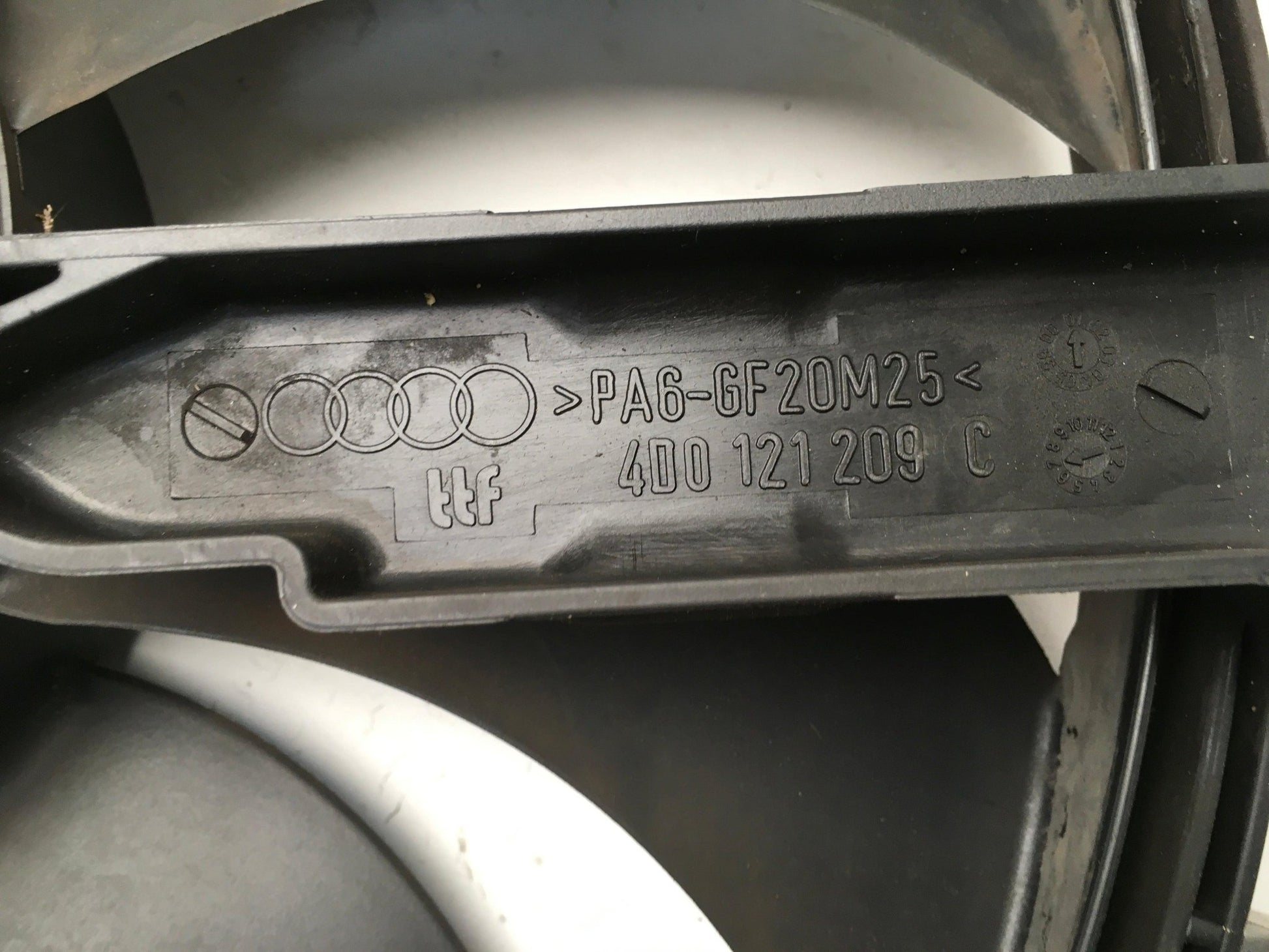 Electroventilador Audi A8 D2 - 4D0121209C