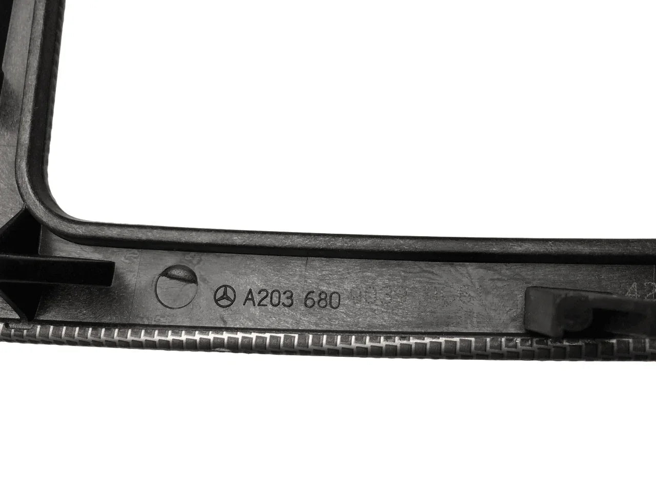 Embellecedor central Mercedes C W203