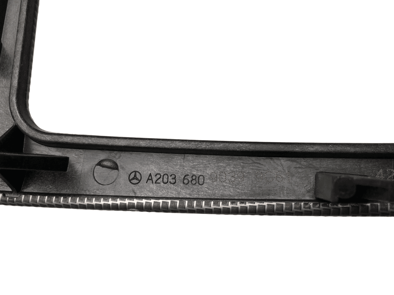 Embellecedor central Mercedes C W203 - A2036809039