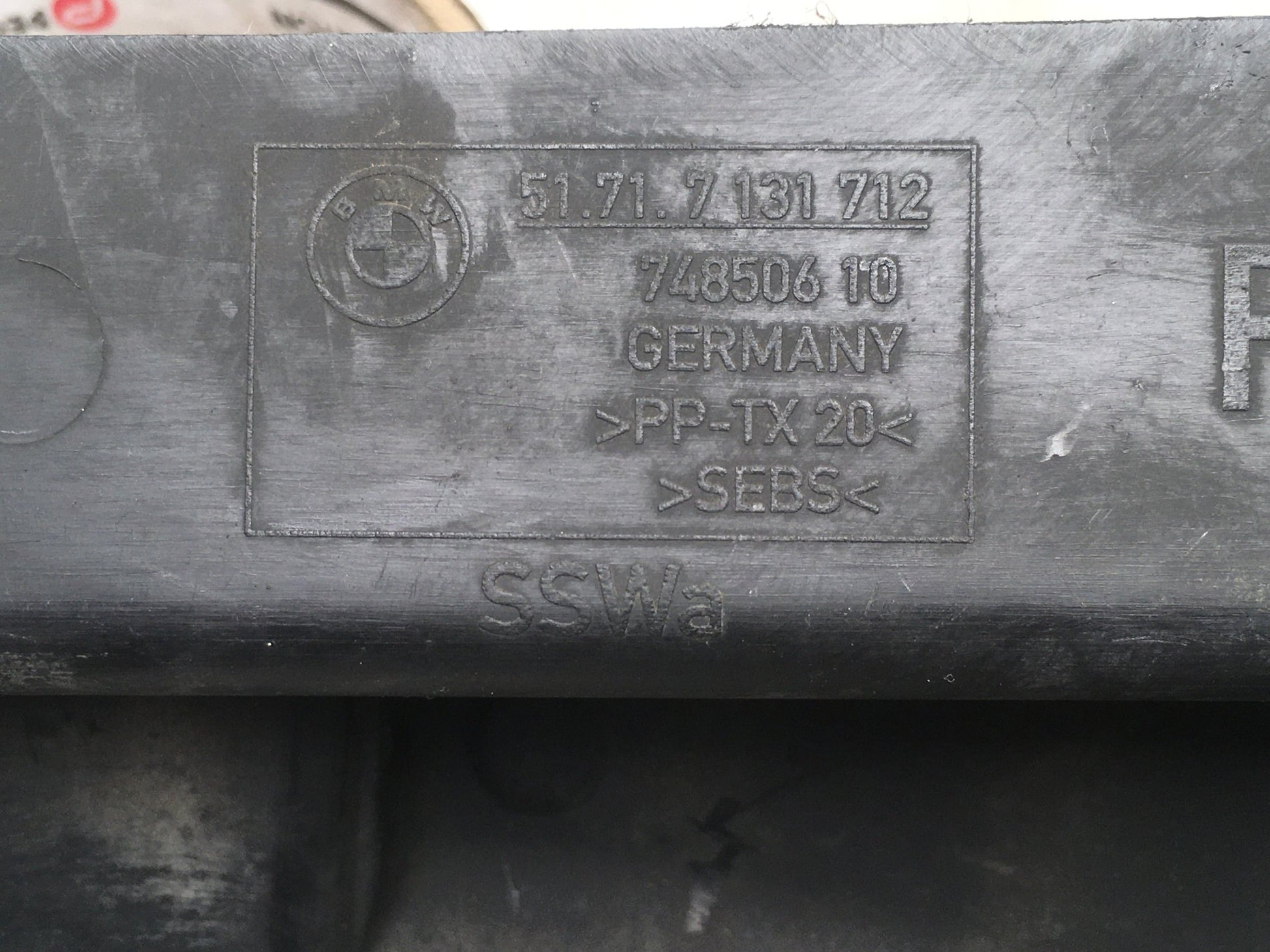 Embellecedor paso rueda del dcha BMW 51717131712 - 51717131712