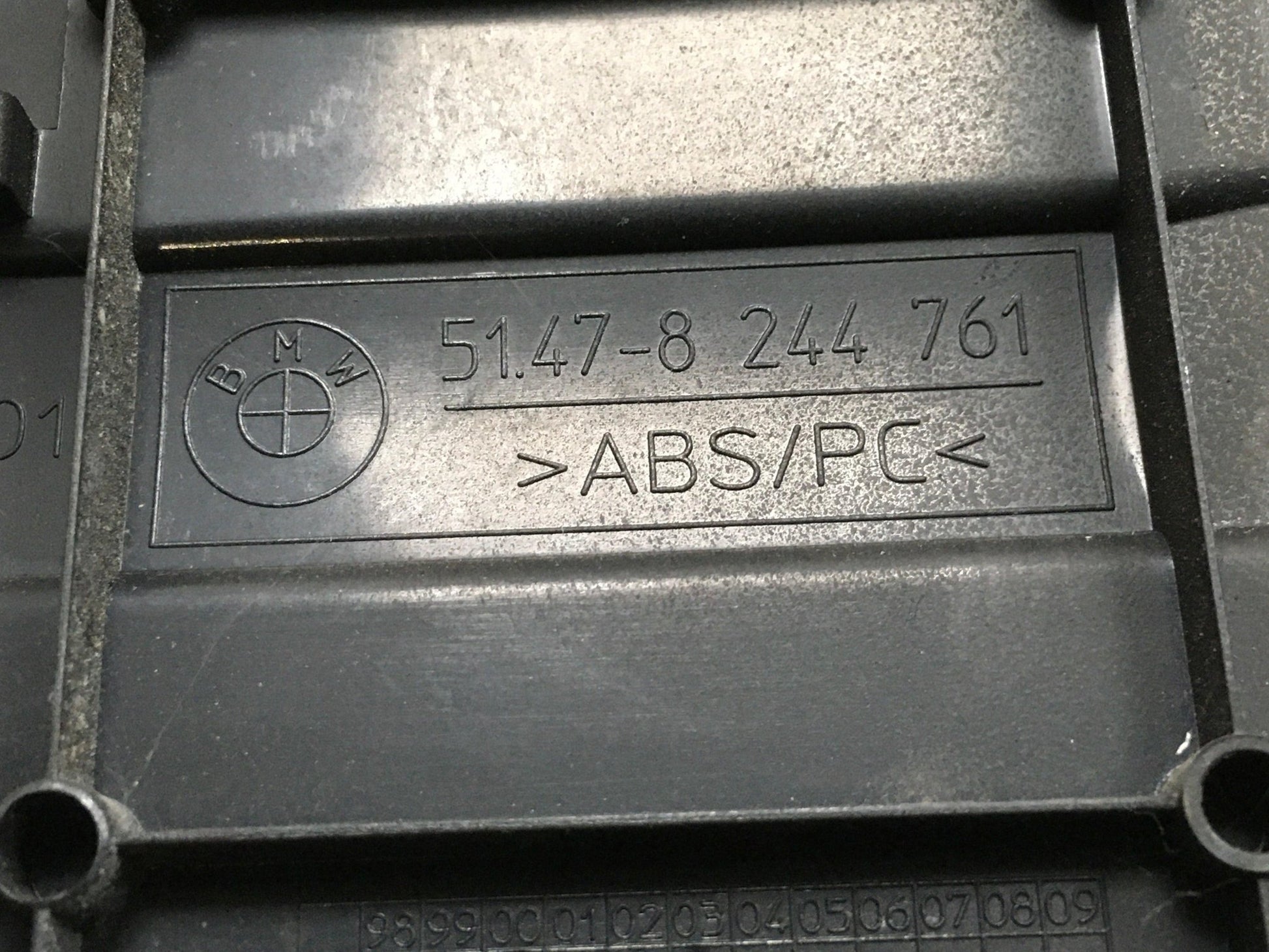 Embellecedor porton BMW X5 E53 - 8244761