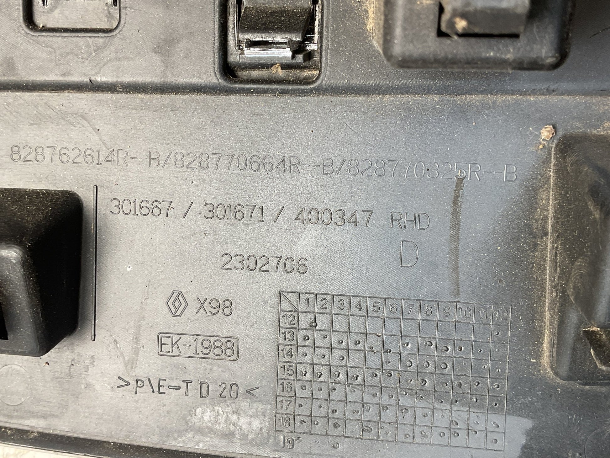 Embellecedor puerta tra Renault 828762614R - 828762614R