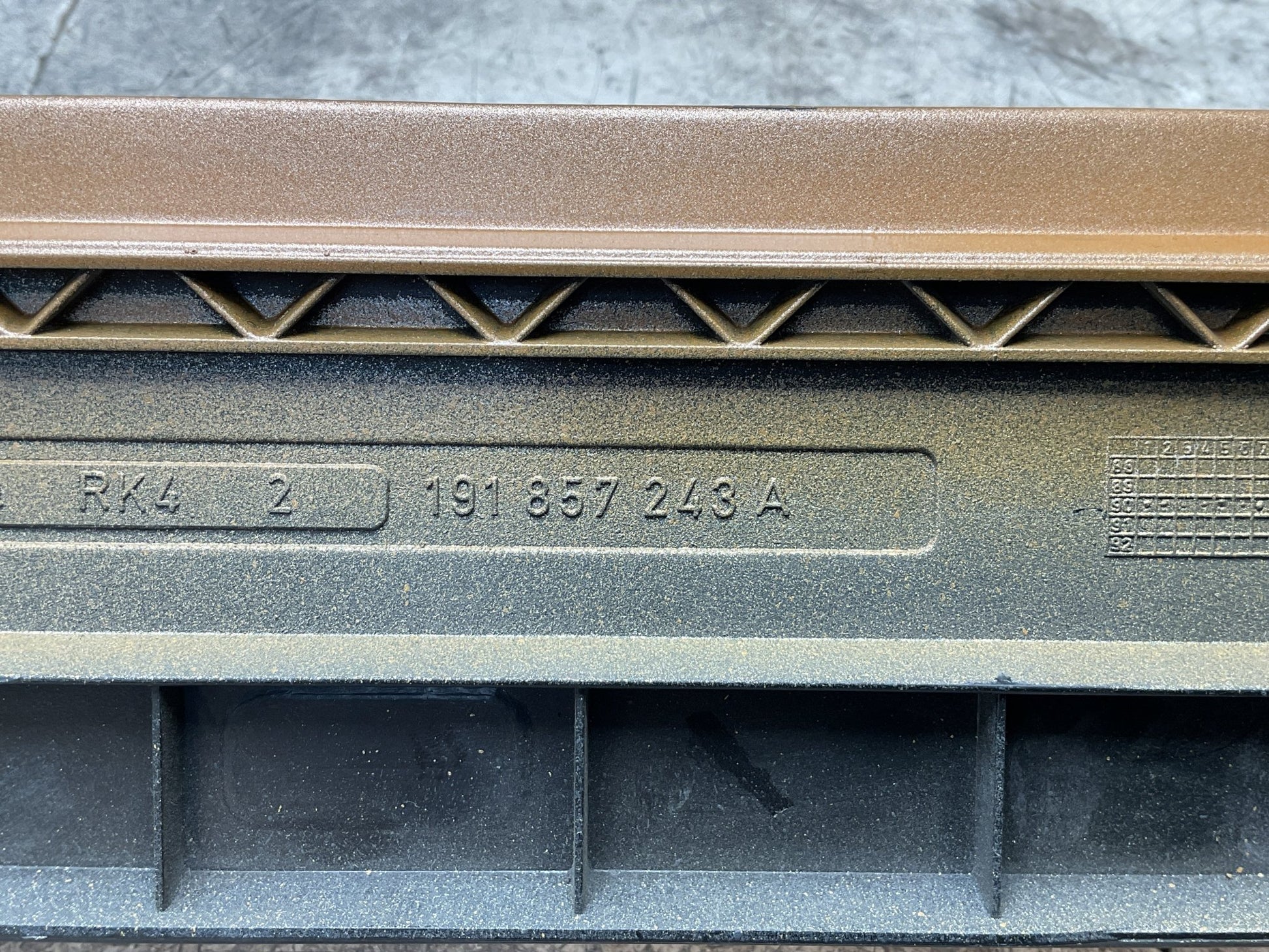 Embellecedor Salpicadero VW Golf Jetta 83-92 - 191857243A