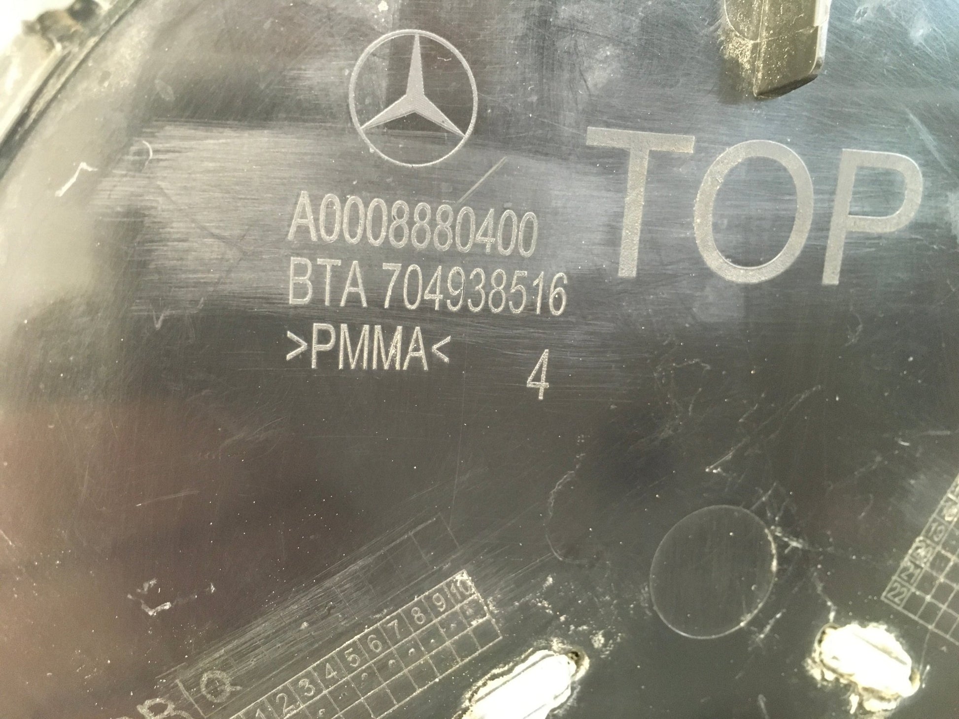 Emblema marca Mercedes W207 - A0008882300