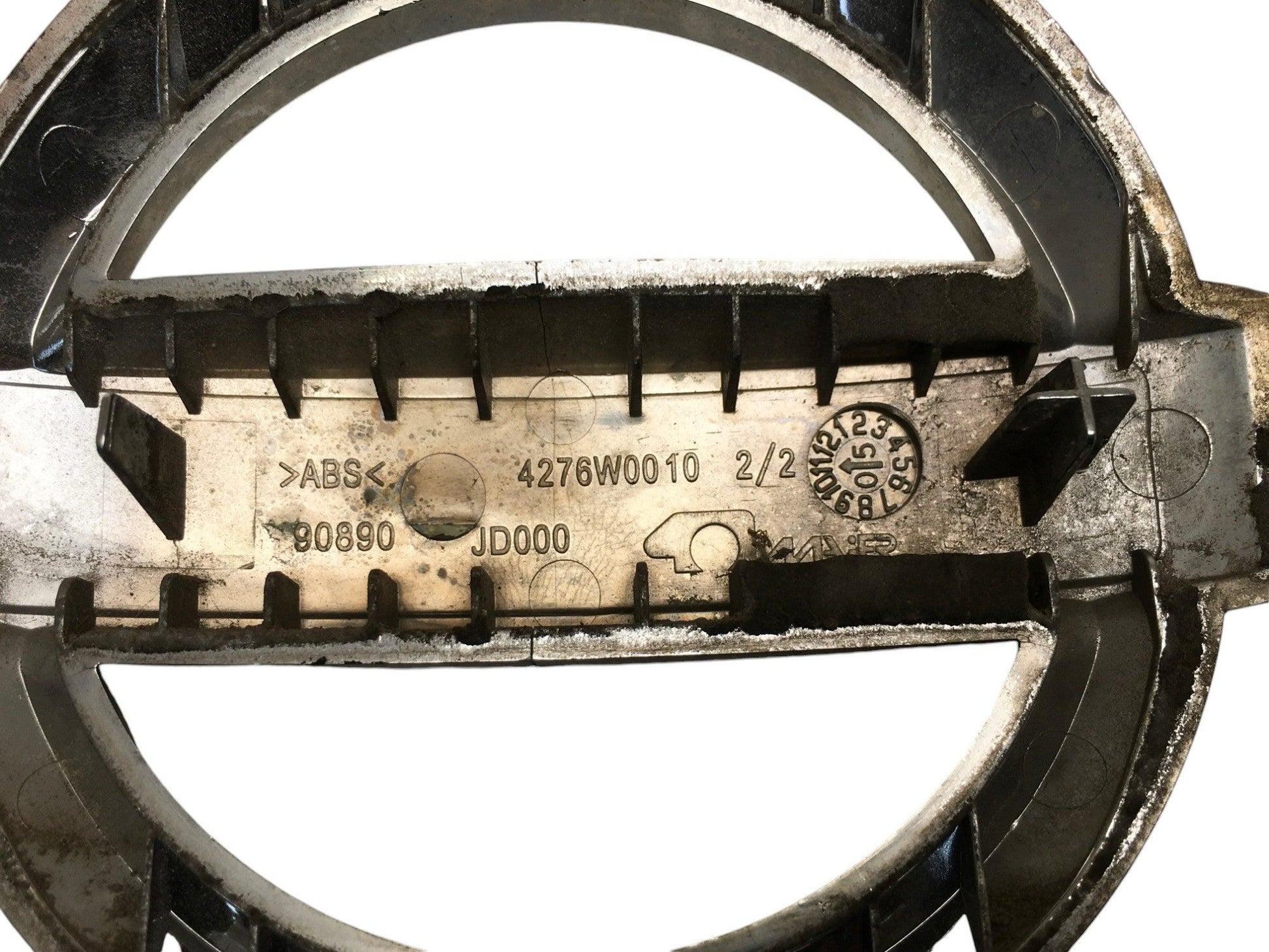 Emblema marca Nissan Qashqai J10 - 90890JD000