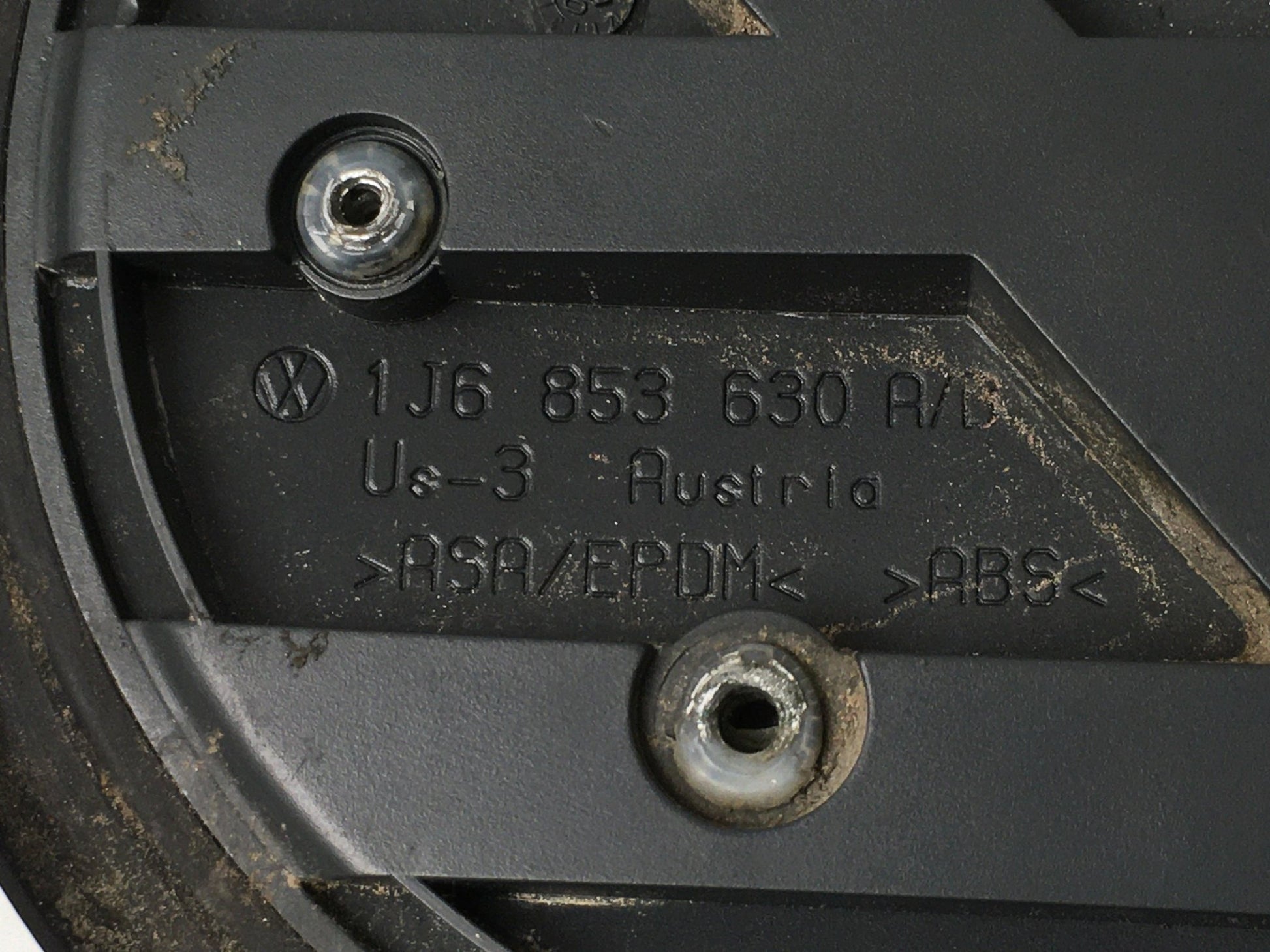 Emblema marca VW Golf IV - 1J6853630A