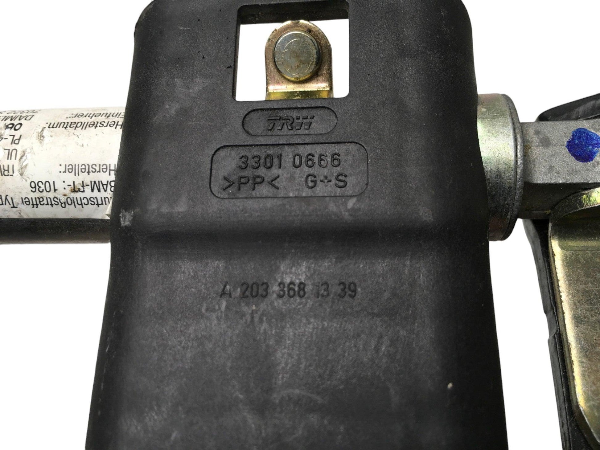 Enganche cinturon tra izq Mercedes W203 - A2038681339 _