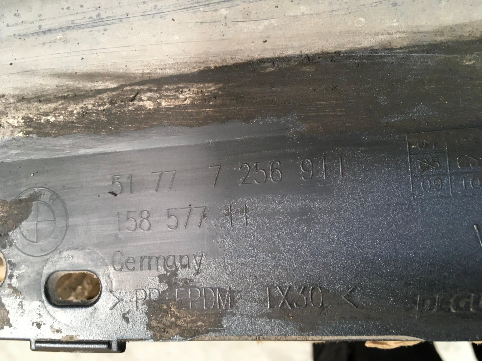 Faldon izquierdo BMW 3 F30 - 51777256911