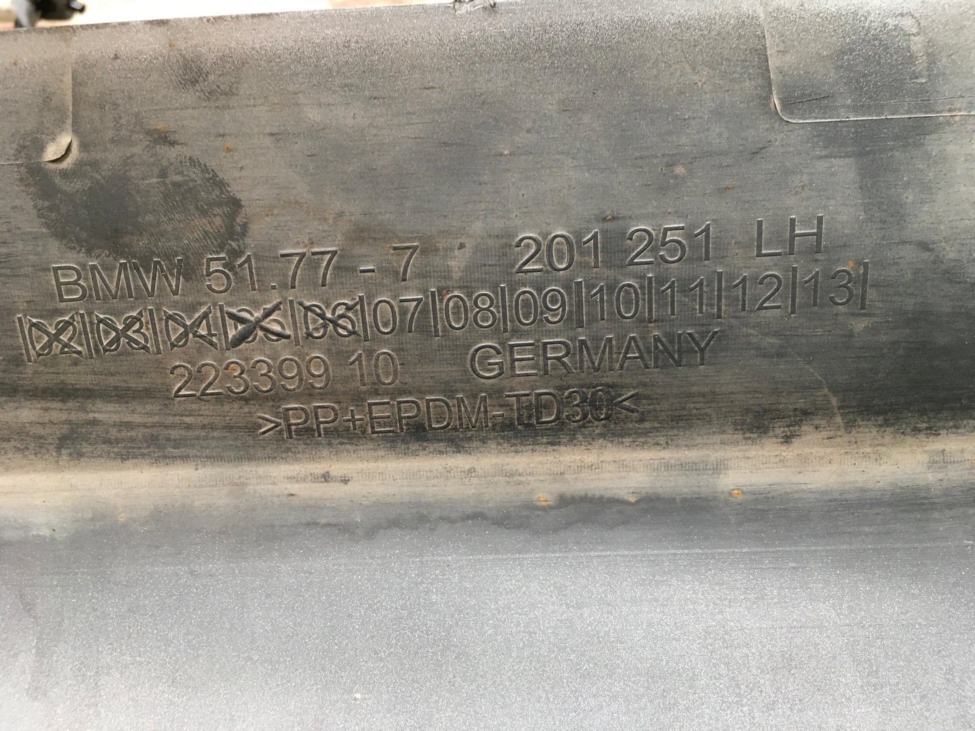 Faldon izquierdo BMW 5 F07 - 51777201251