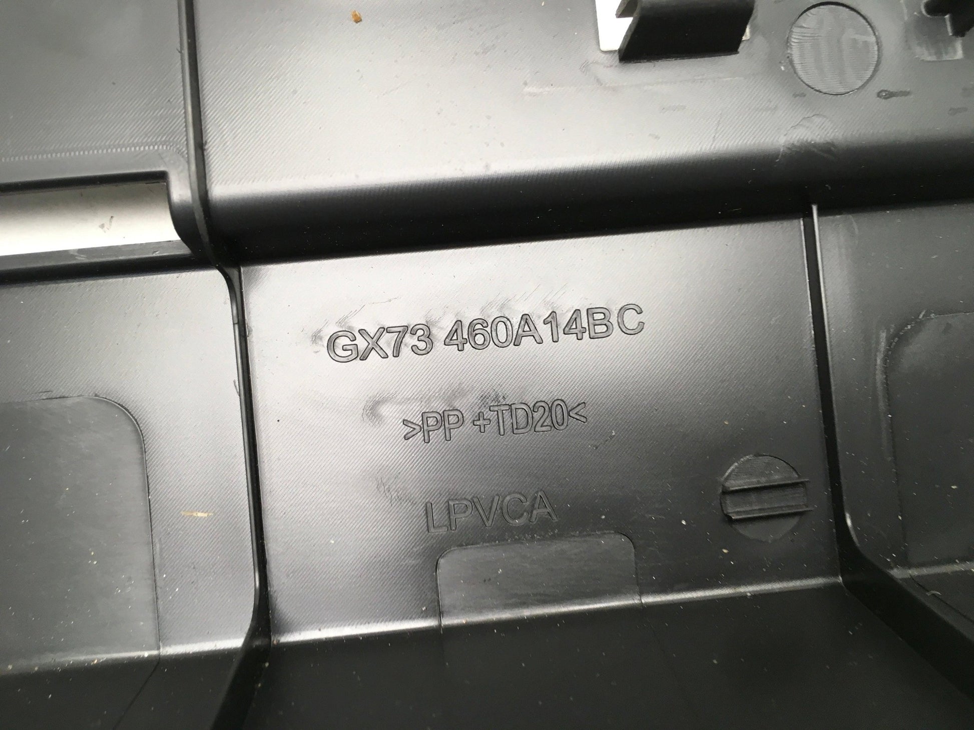 Faldon maletero Jaguar XE - GX73460A14BC