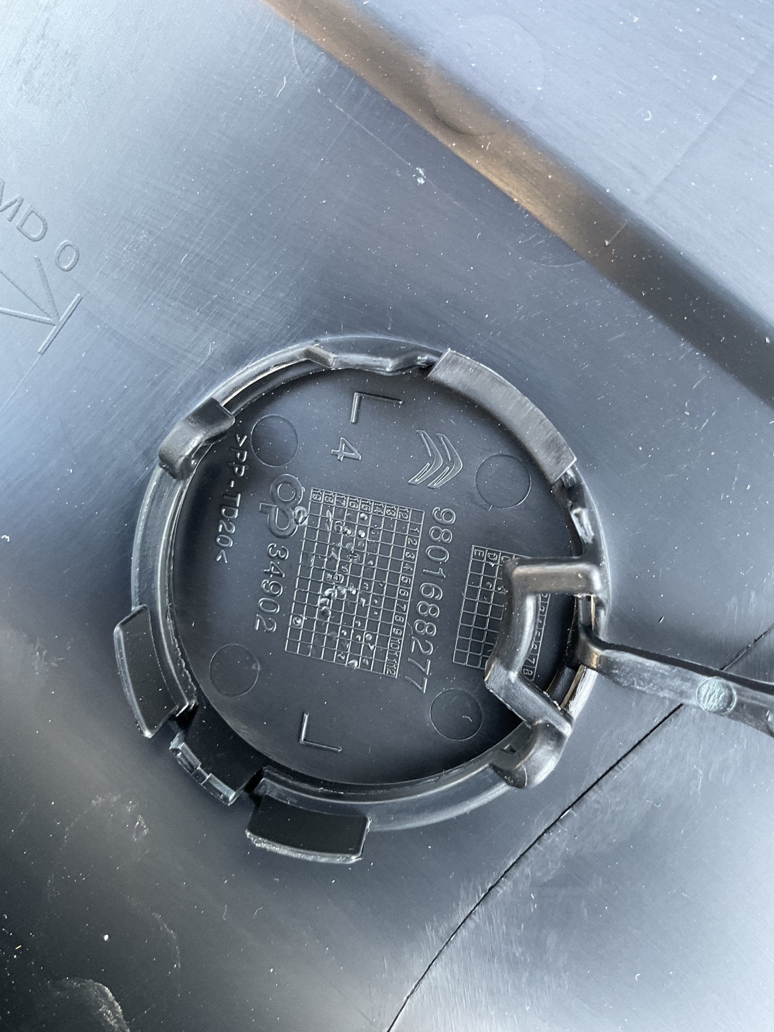 Faldon paragolpes tra Citroën C4 Cactus 14-18 - 9801688177
