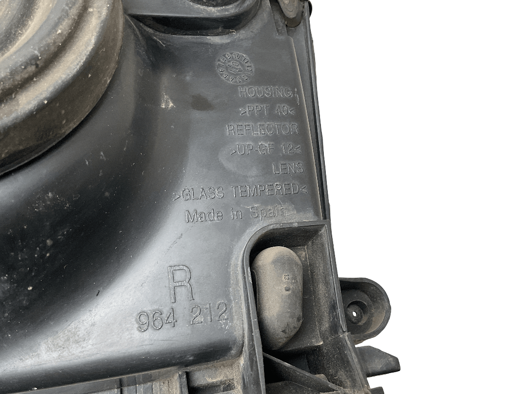 Faro del dcho Nissan Terrano 93-07 - 260100X400