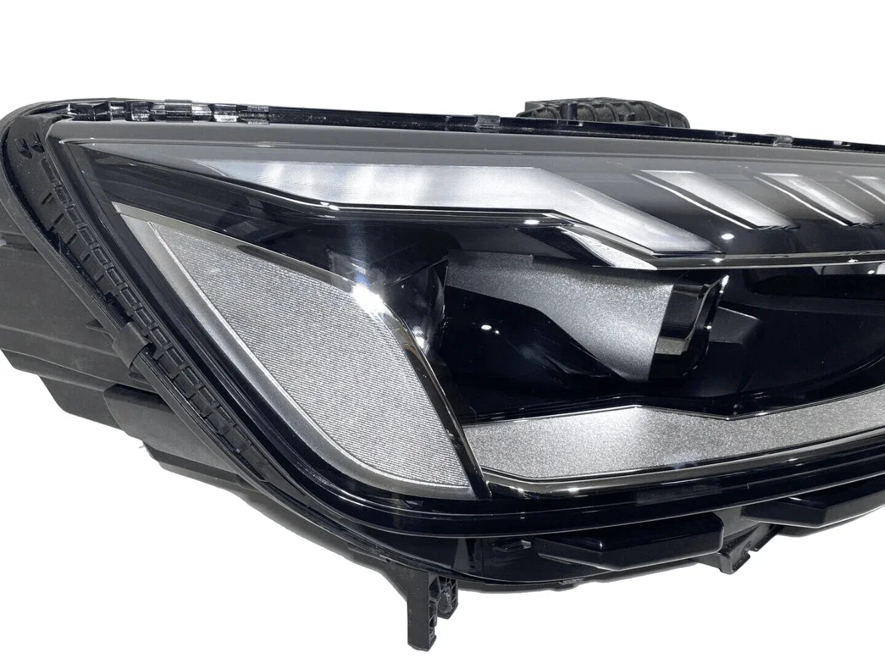 Faro derecho Full Led Audi A4 B9 Nuevo