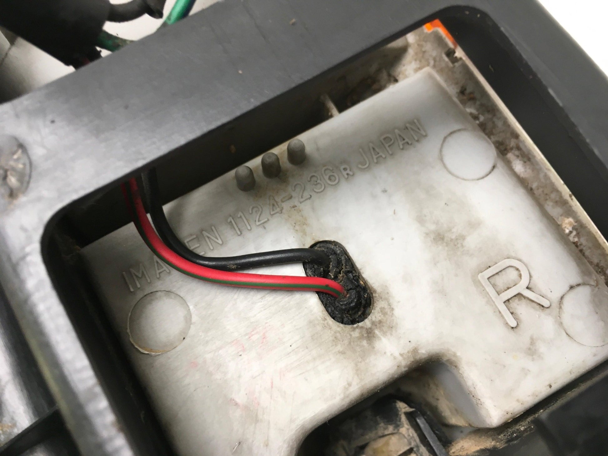 Faro derecho Mitsubishi Montero L040 - MB283548 _