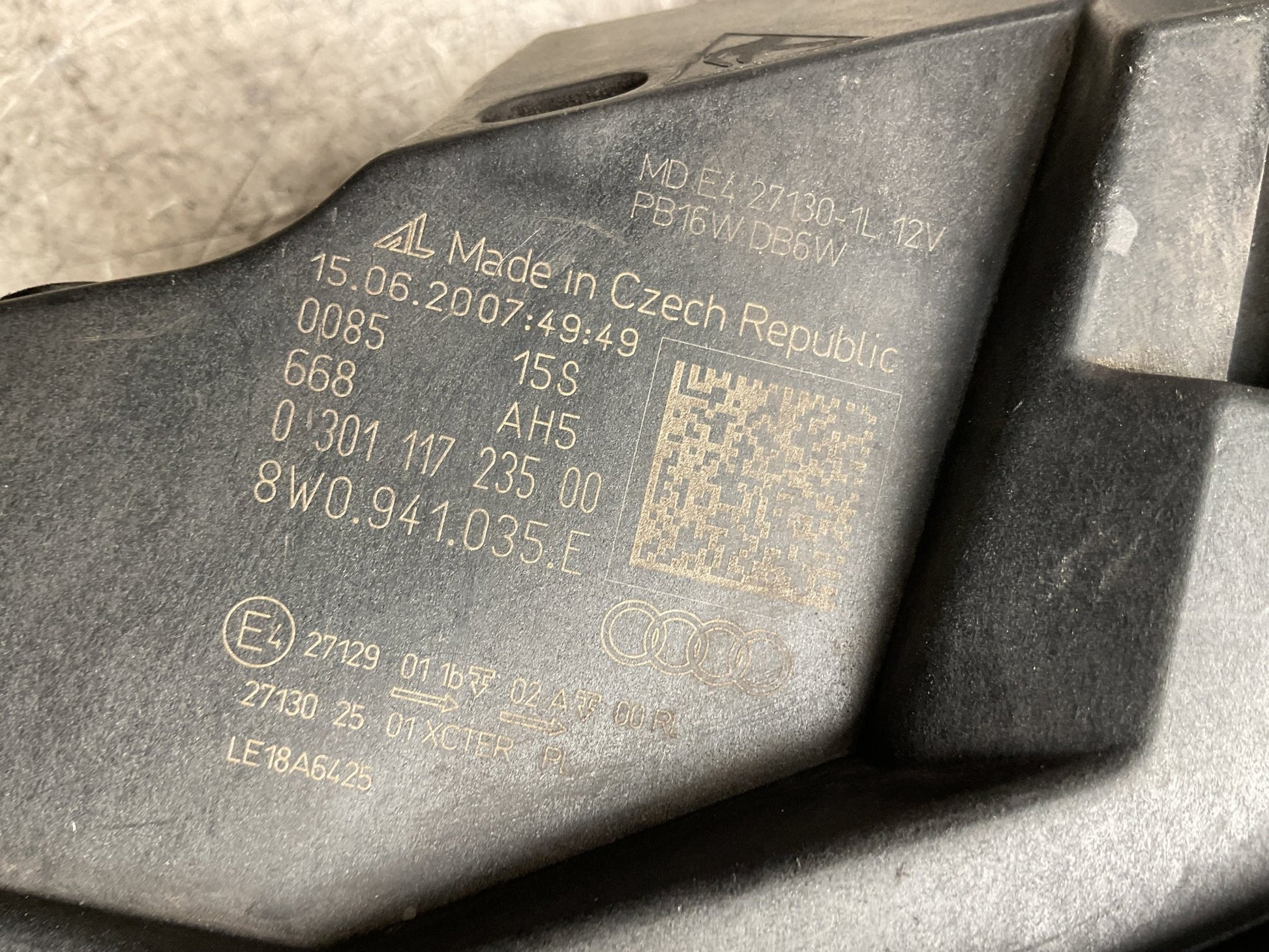 Faro izq Audi A4 B9 Matrix - 8W0941035E