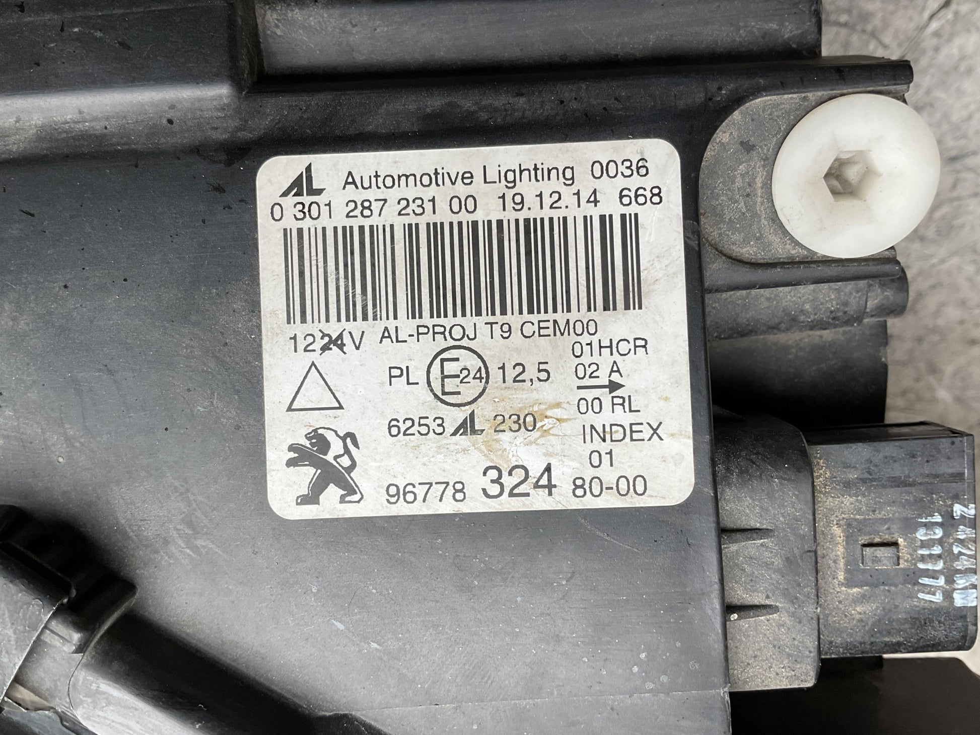 Faro izq Peugeot 308 2013-2021 - 9677832480