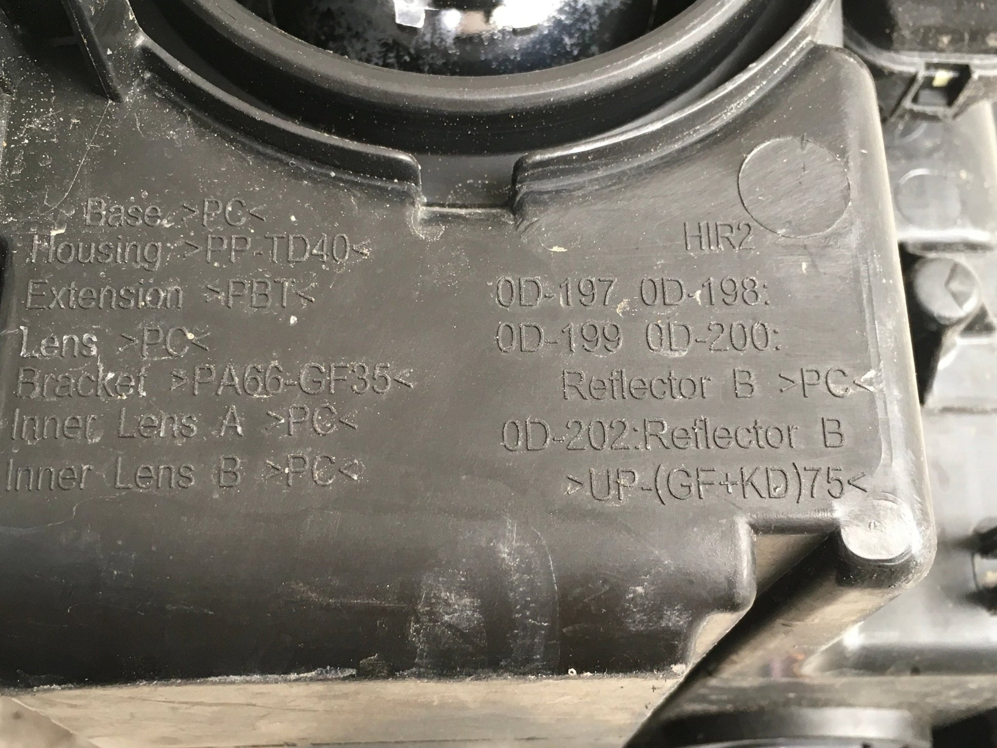 Faro izq Toyota Yaris P13 Hibrido Fase 3 - 0D1970D198