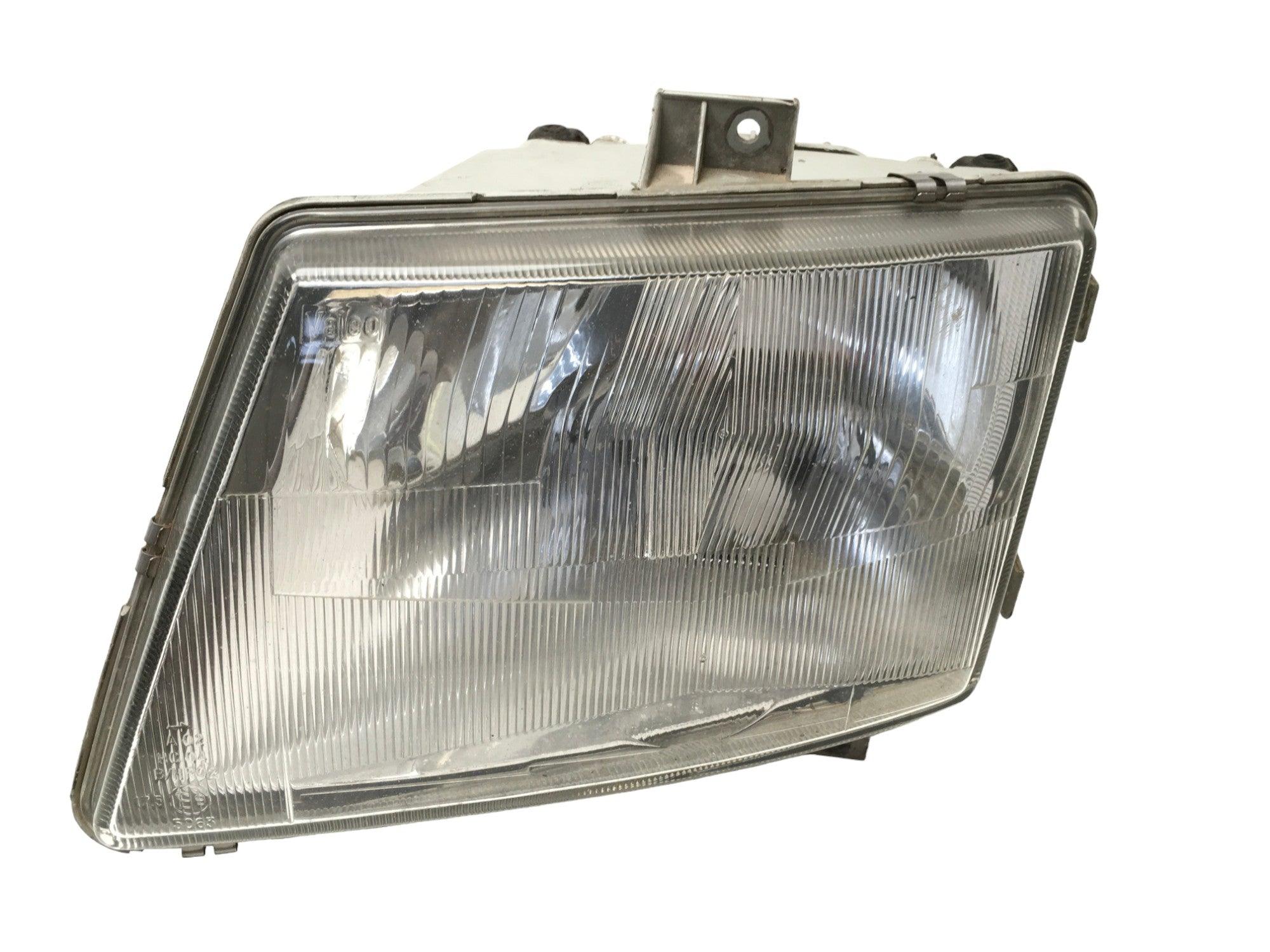 Faro izquierdo Mercedes W638 - A6388200061