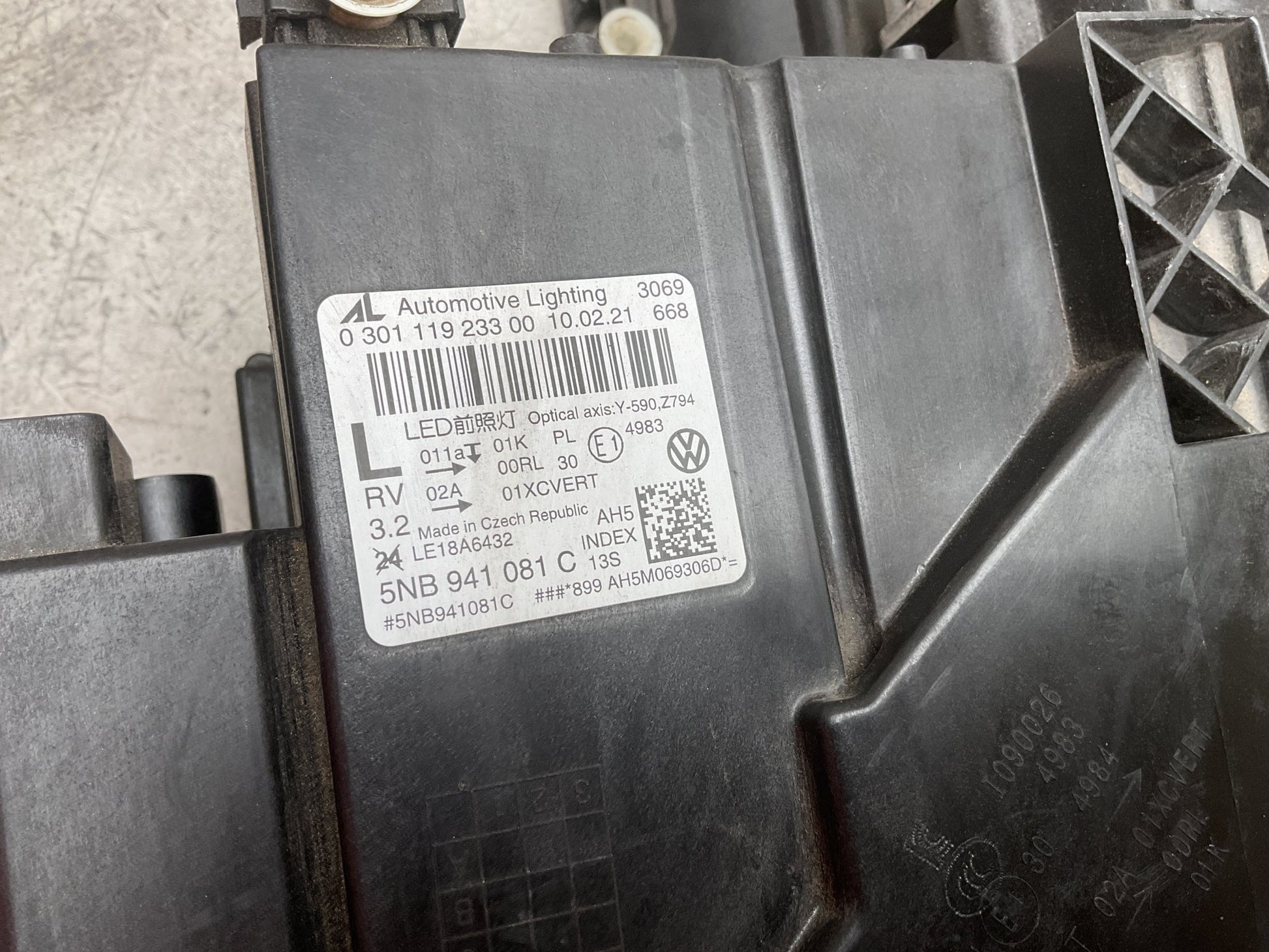 Faro izquierdo VW Tiguan R - Line - 5NB941081C