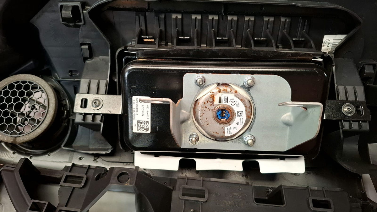 Kit Airbag Renault Clio Año 2019 Incluye: Airbag IZQ Conductor, Airbag Acompañante, Cinturon Delantero Izquierdo, Cinturon Delantero Derecho, Proviene de Un Coche Inundado Renault Clio 2019 KIT AIRBAG