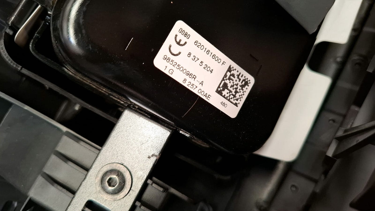 Kit Airbag Renault Clio Año 2019 Incluye: Airbag IZQ Conductor, Airbag Acompañante, Cinturon Delantero Izquierdo, Cinturon Delantero Derecho, Proviene de Un Coche Inundado Renault Clio 2019 KIT AIRBAG