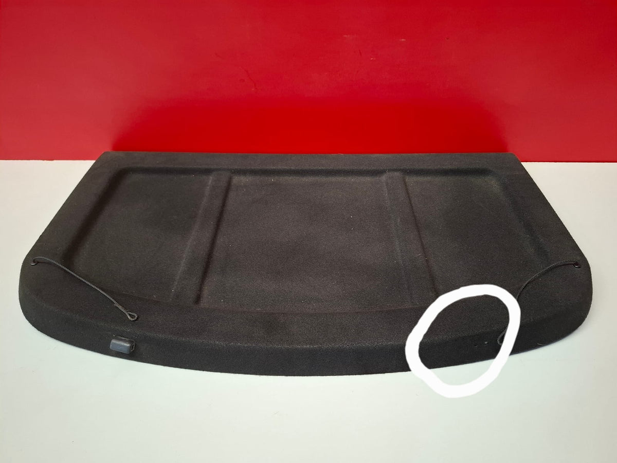 Bandeja Trasera. Kia Xceed. 5 Puertas. Le Falta Un Soporte Kia Xceed 2020 BANDEJA TRASERA