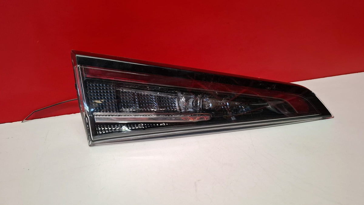 Piloto Trasero Izquierdo Interior Toyota Corolla Cross 2021 8159102E80 8159102E80